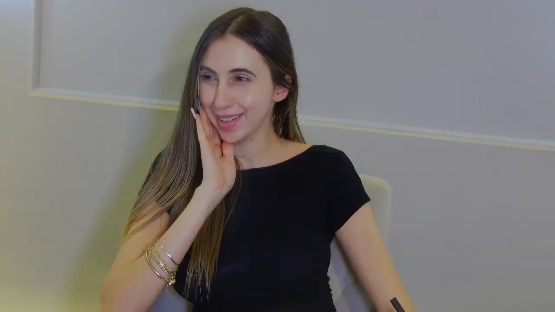 Gallery image thumbnail from Artemiss's myfreecams stream on, 12/15/2024, 22:22 image 12 of 20