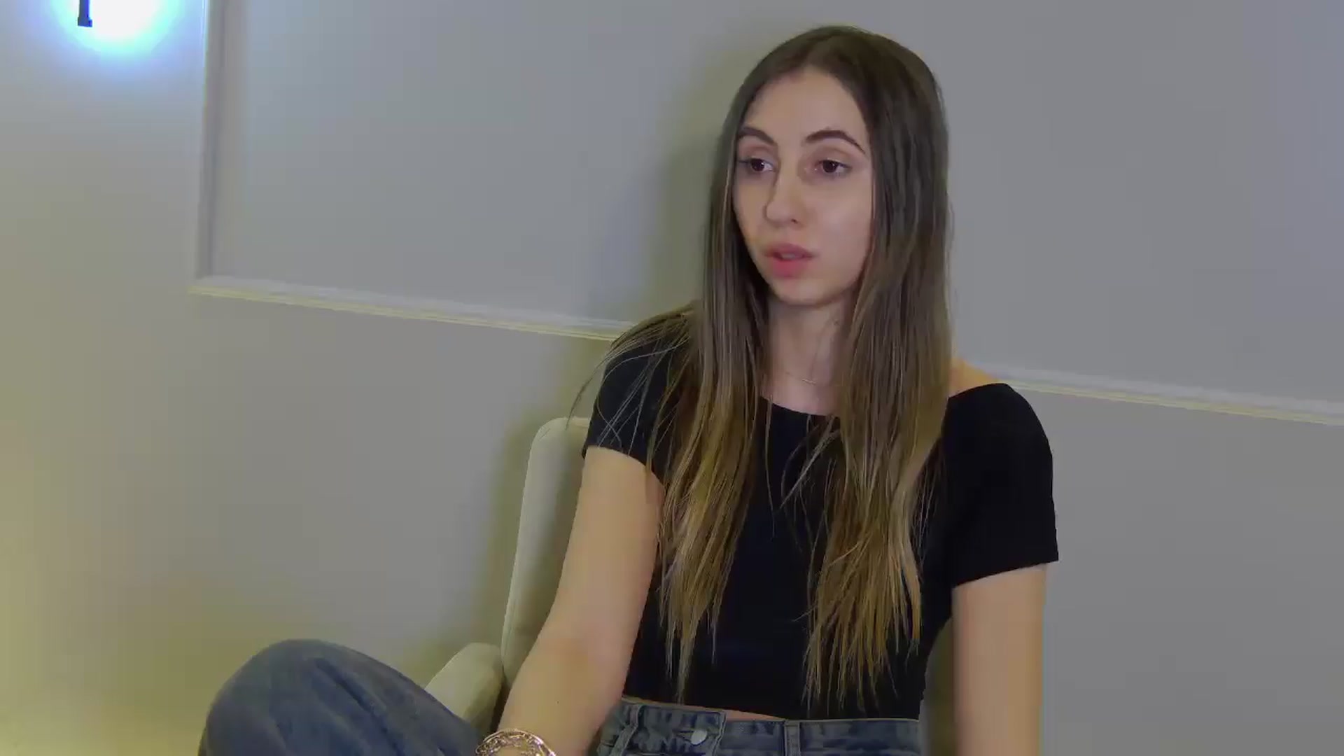 Gallery image thumbnail from Artemiss's myfreecams stream on, 12/15/2024, 22:22 image 18 of 20