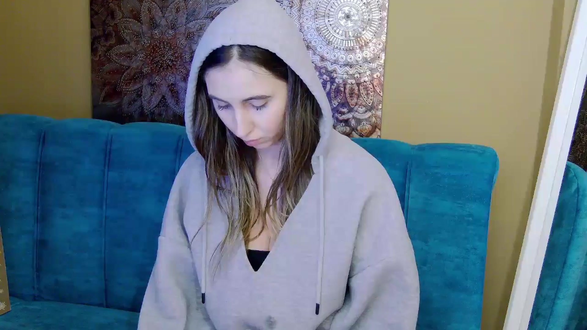 Gallery image thumbnail from Artemiss's myfreecams stream on, 12/21/2024, 24:10 image 16 of 20