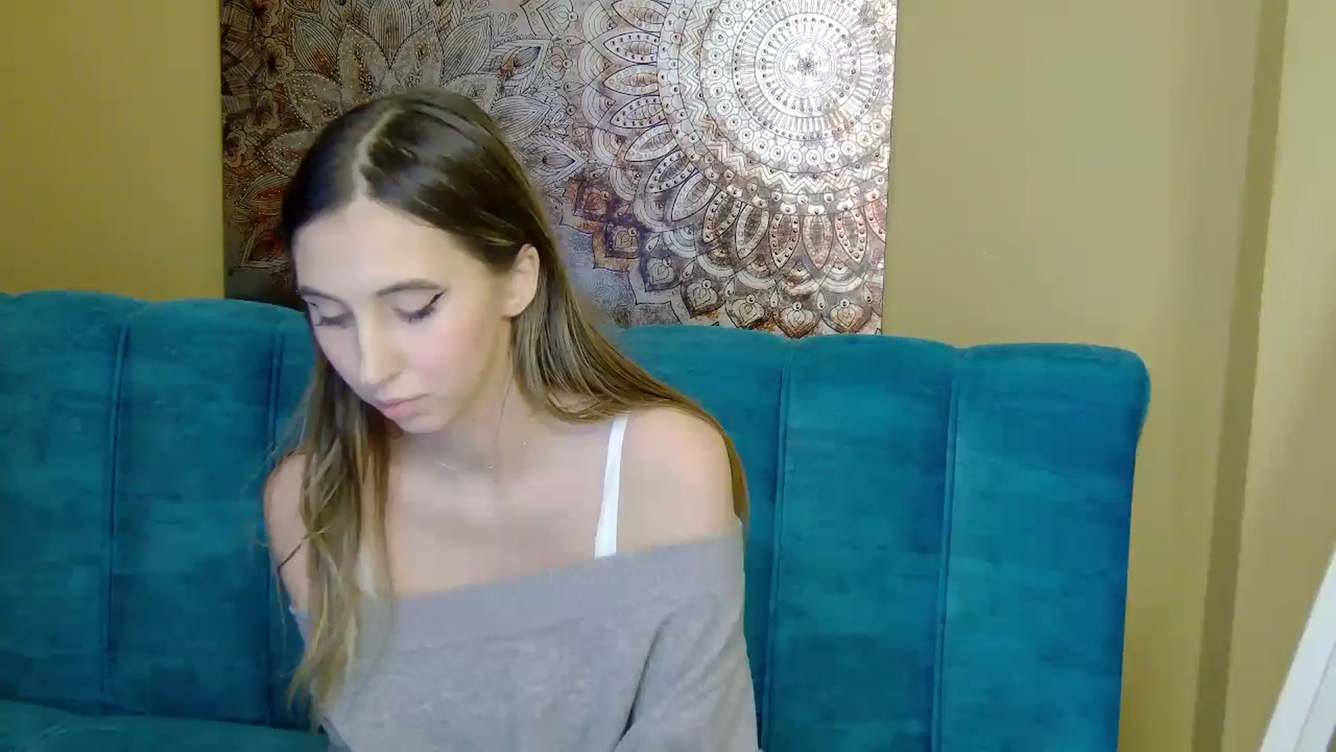 Gallery image thumbnail from Artemiss's myfreecams stream on, 12/21/2024, 23:55 image 14 of 20