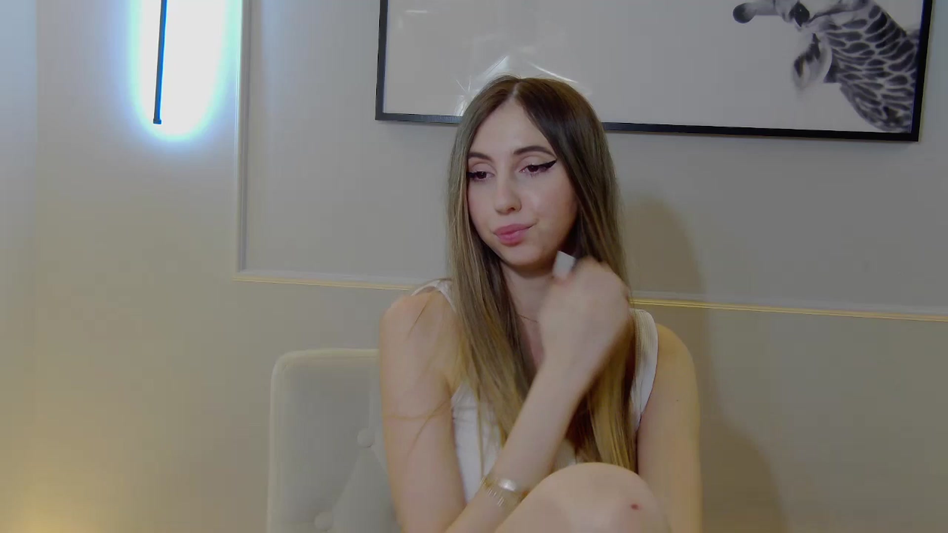 Gallery image thumbnail from Artemiss's myfreecams stream on, 12/23/2024, 22:00 image 18 of 20