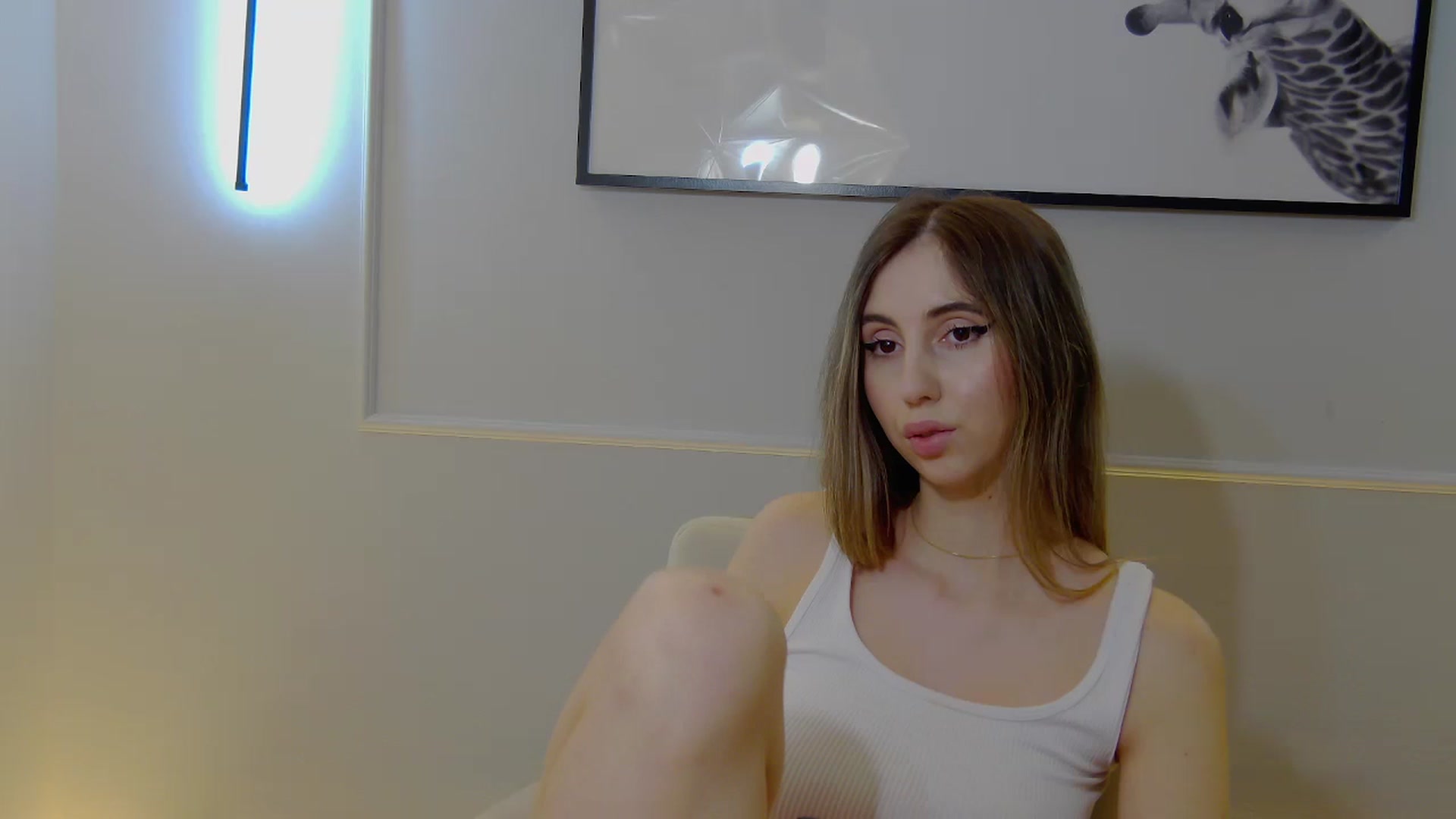 Gallery image thumbnail from Artemiss's myfreecams stream on, 12/23/2024, 22:00 image 14 of 20