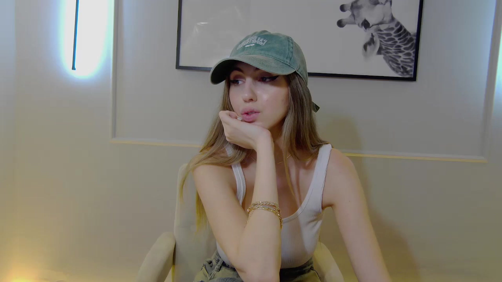 Gallery image thumbnail from Artemiss's myfreecams stream on, 12/24/2024, 24:12 image 20 of 20