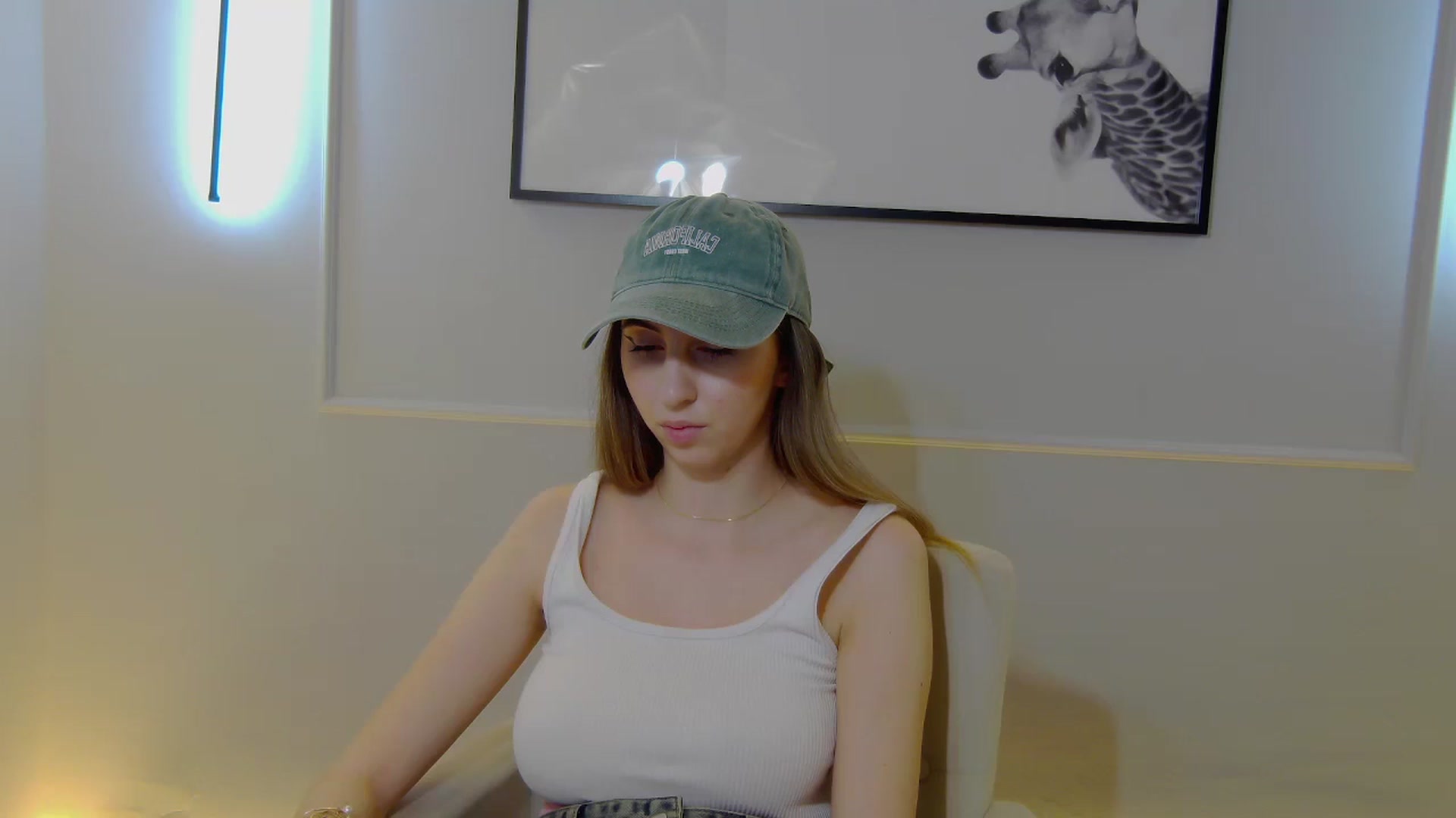Gallery image thumbnail from Artemiss's myfreecams stream on, 12/24/2024, 24:12 image 6 of 20