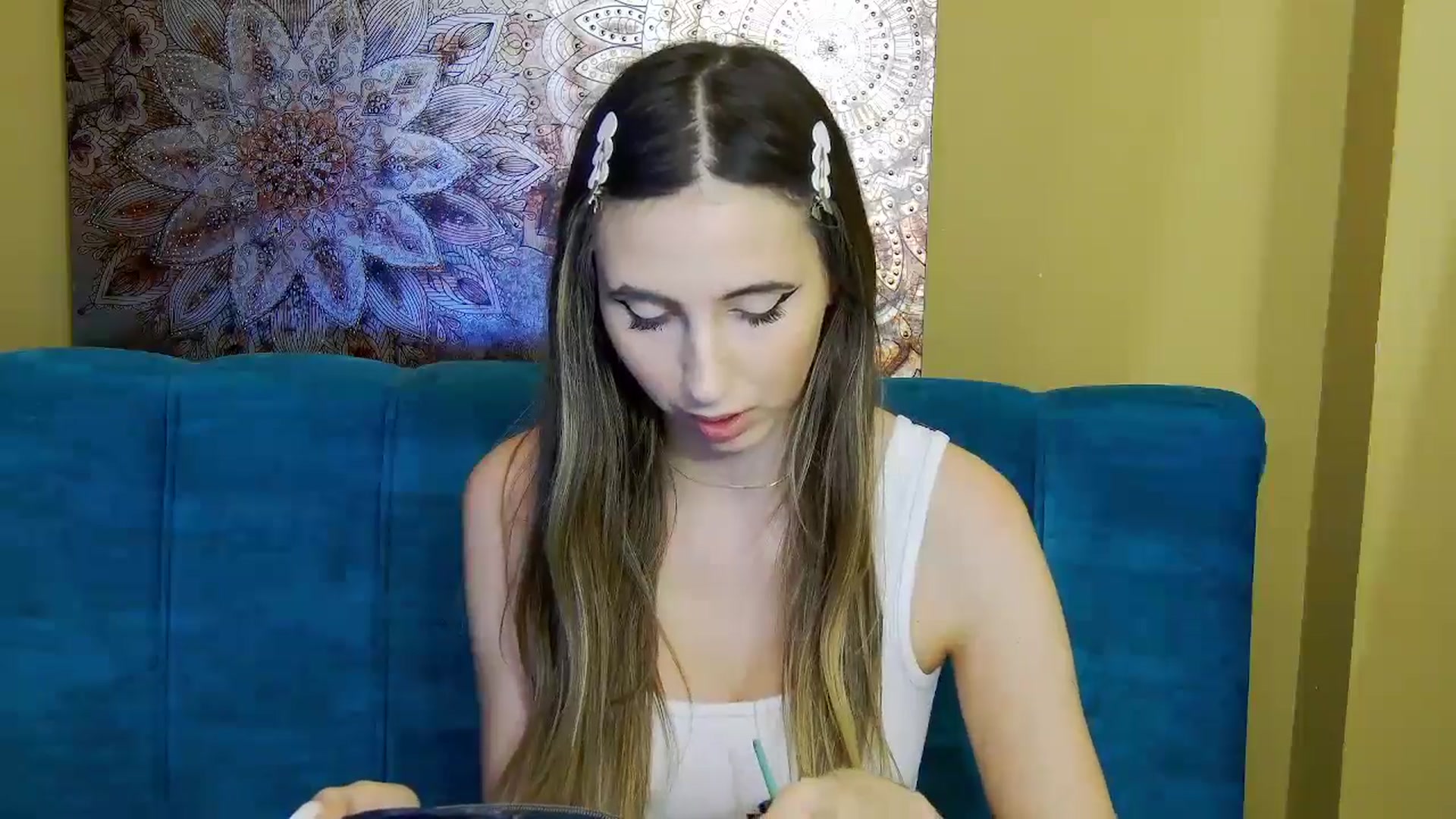 Gallery image thumbnail from Artemiss's myfreecams stream on, 12/28/2024, 23:15 image 16 of 20