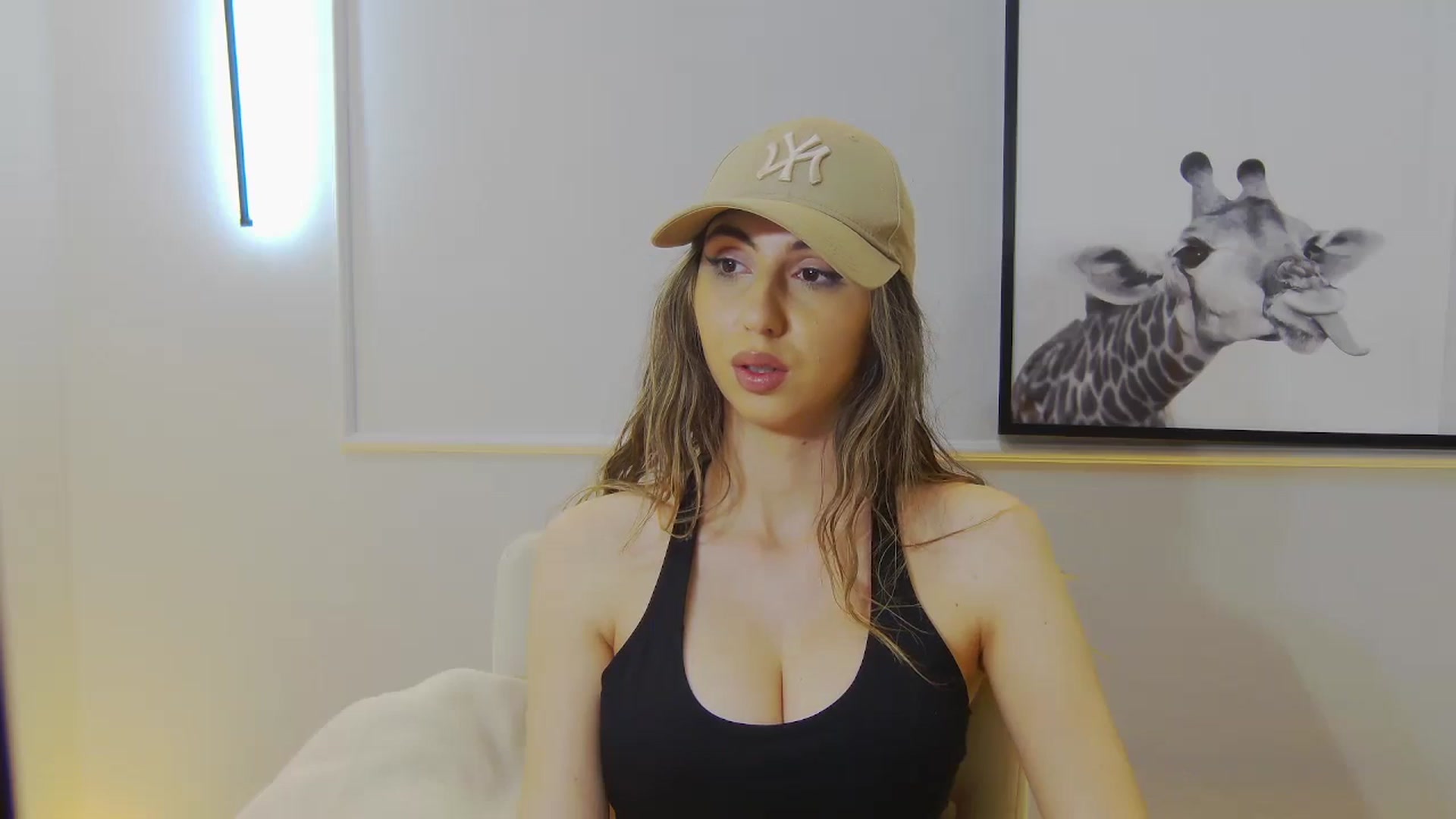 Gallery image thumbnail from Artemiss's myfreecams stream on, 01/04/2025, 19:53 image 17 of 20