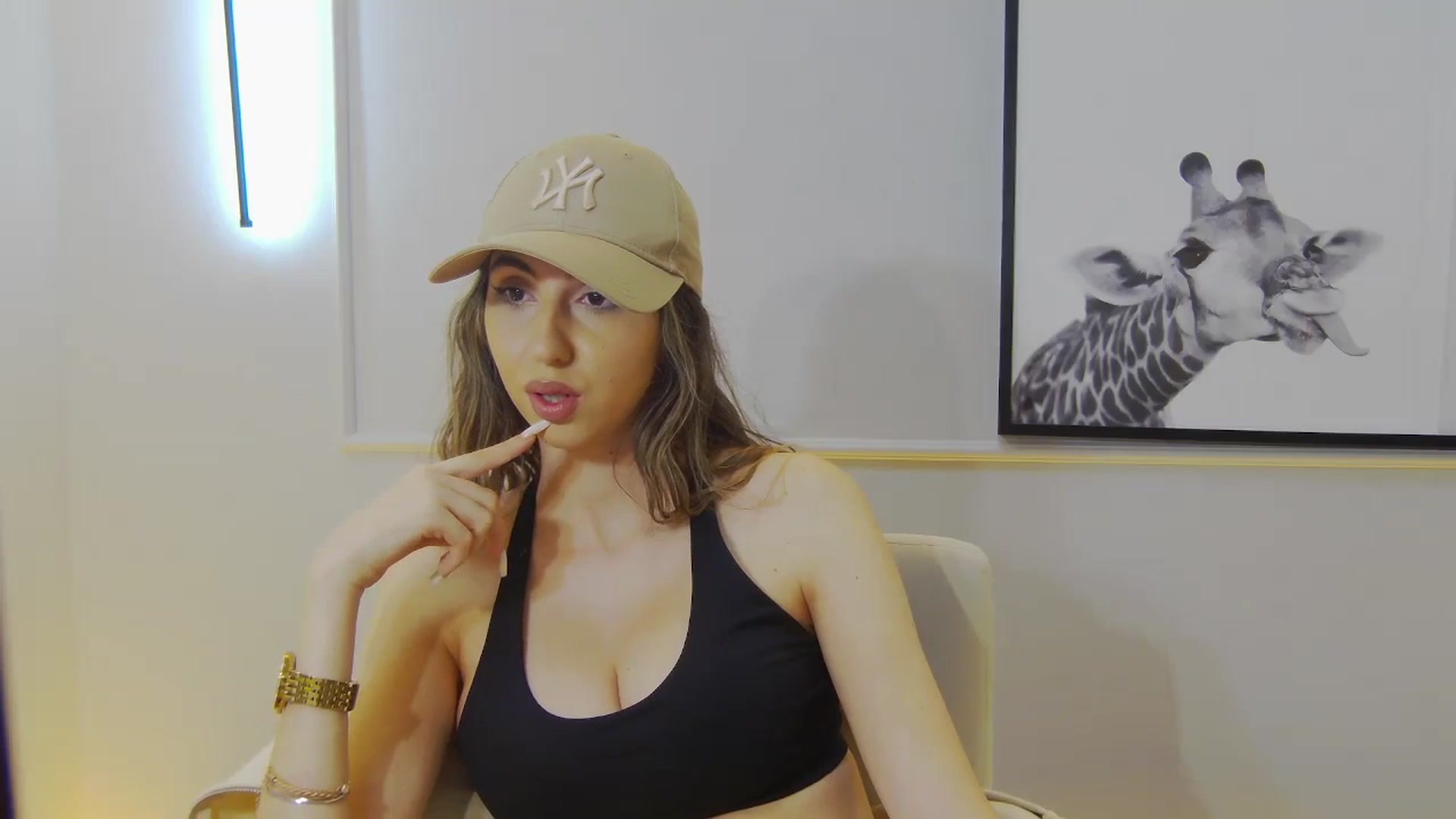 Gallery image thumbnail from Artemiss's myfreecams stream on, 01/04/2025, 19:53 image 14 of 20