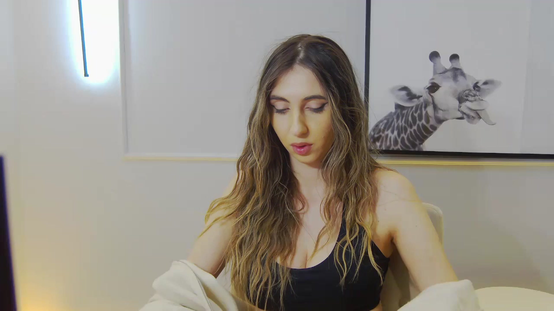 Gallery image thumbnail from Artemiss's myfreecams stream on, 01/04/2025, 22:19 image 4 of 20