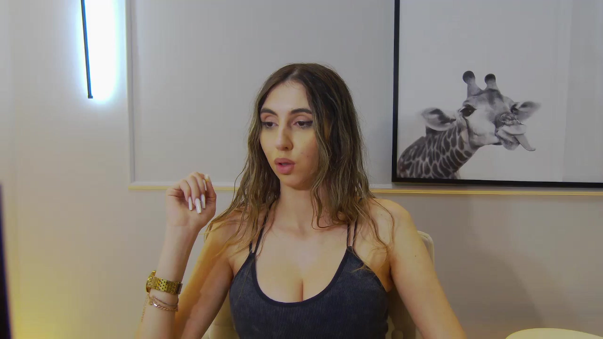 Gallery image thumbnail from Artemiss's myfreecams stream on, 01/04/2025, 22:19 image 16 of 20
