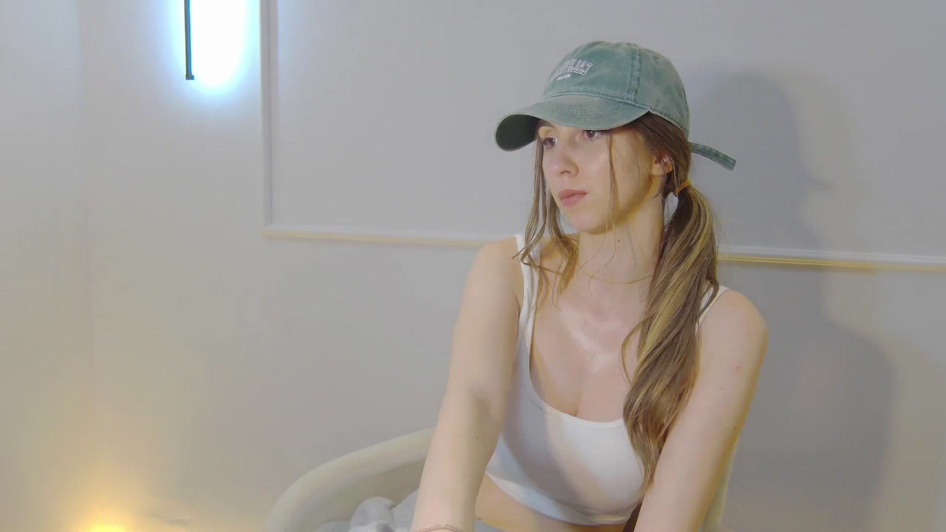 Gallery image thumbnail from Artemiss's myfreecams stream on, 01/14/2025, 22:18 image 19 of 20