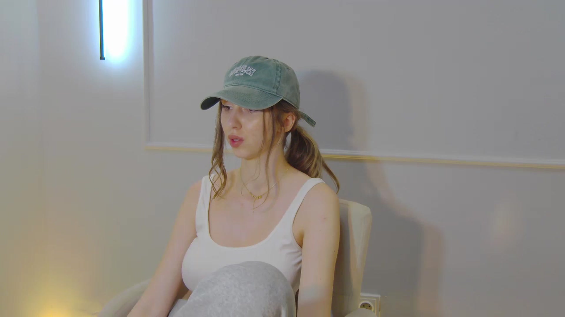 Gallery image thumbnail from Artemiss's myfreecams stream on, 01/15/2025, 24:21 image 5 of 20