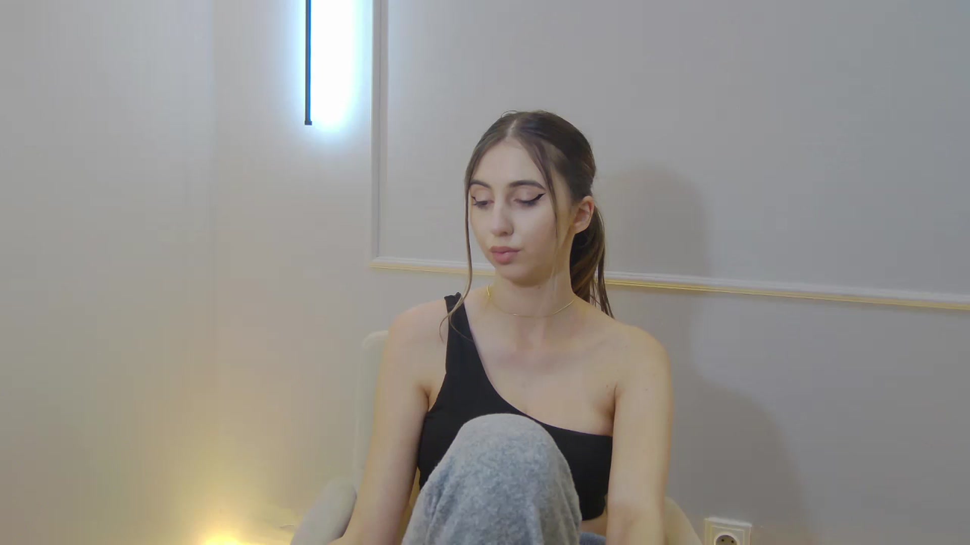 Gallery image thumbnail from Artemiss's myfreecams stream on, 01/16/2025, 23:50 image 10 of 20