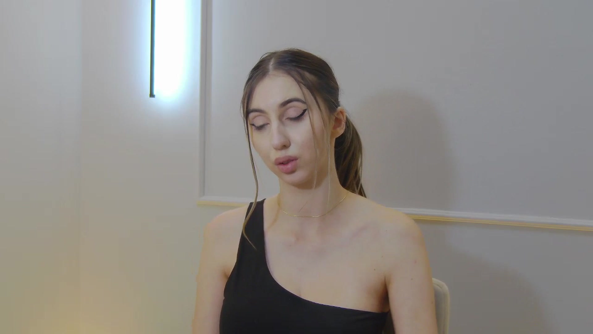 Gallery image thumbnail from Artemiss's myfreecams stream on, 01/17/2025, 24:31 image 4 of 20