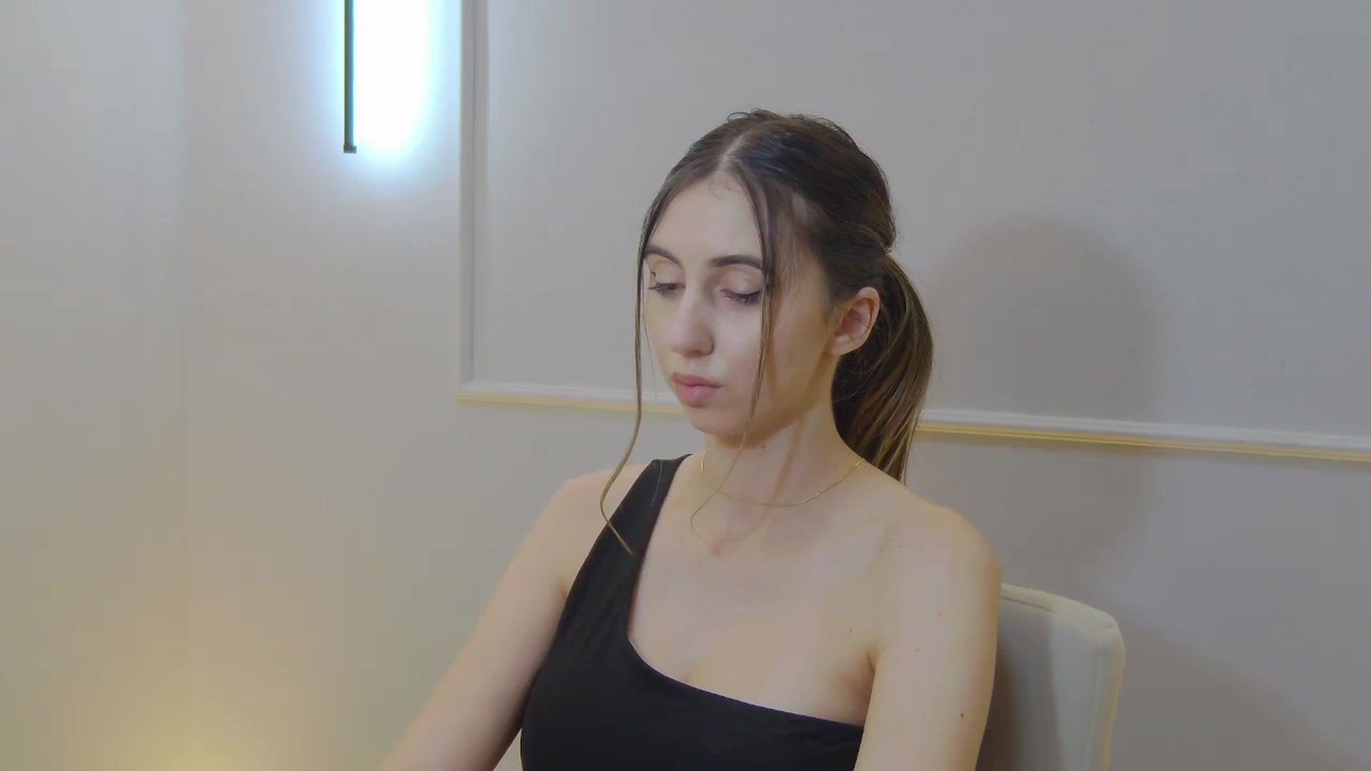 Gallery image thumbnail from Artemiss's myfreecams stream on, 01/17/2025, 24:31 image 10 of 20
