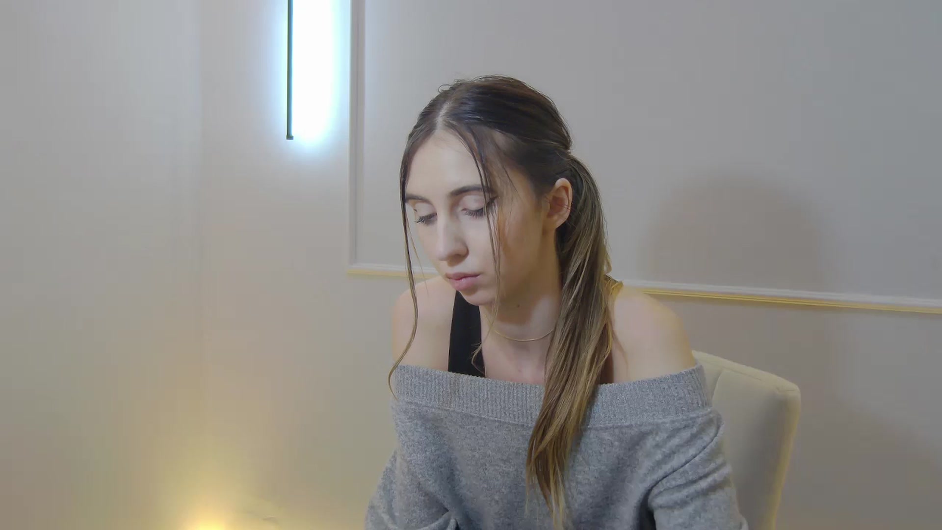 Gallery image thumbnail from Artemiss's myfreecams stream on, 01/17/2025, 24:31 image 18 of 20