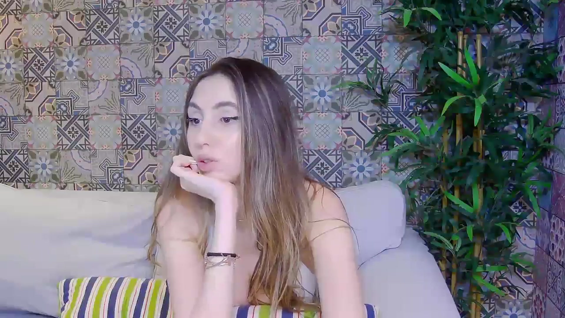 Gallery image thumbnail from Artemiss's myfreecams stream on, 01/18/2025, 19:42 image 18 of 20