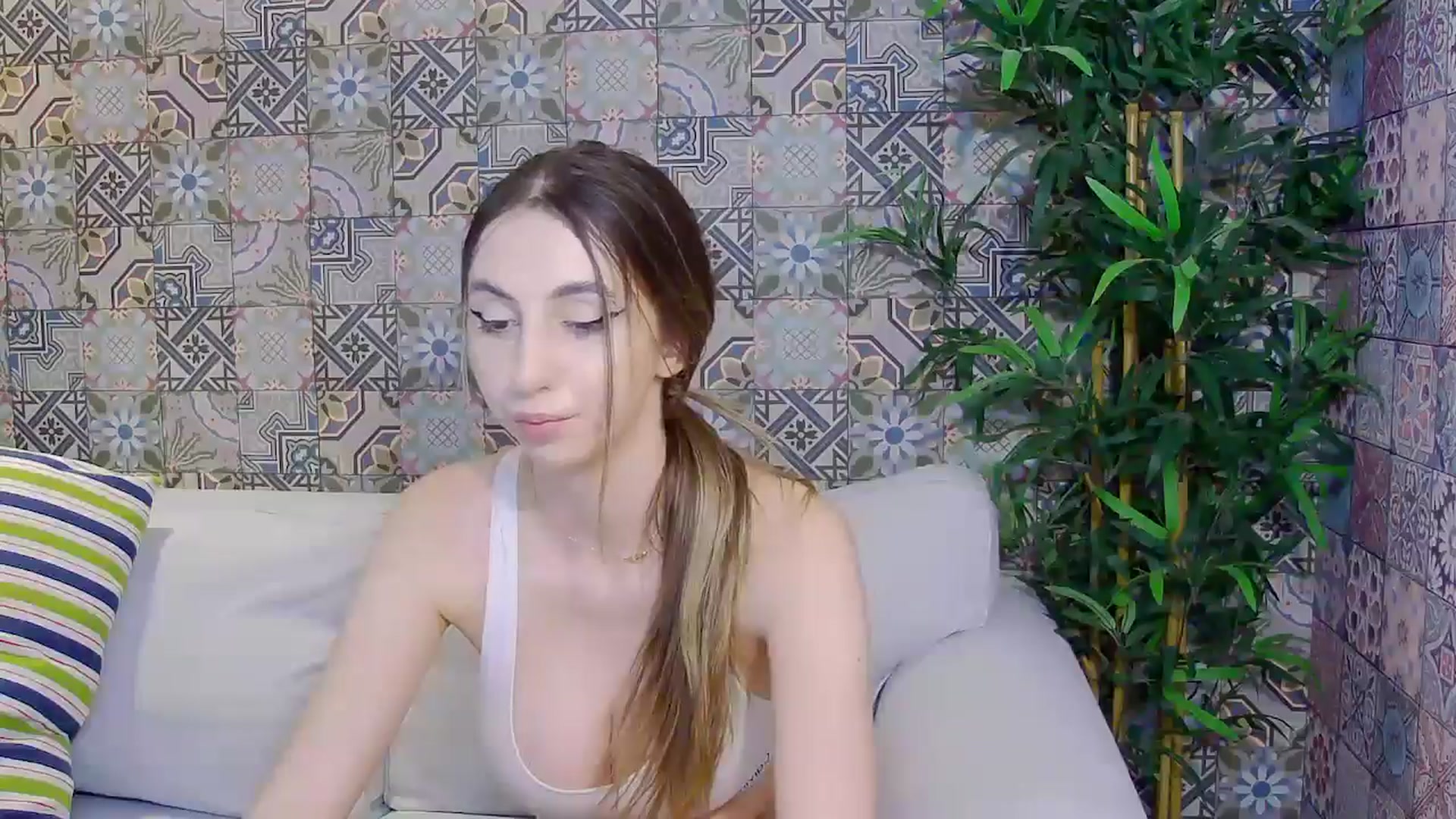 Gallery image thumbnail from Artemiss's myfreecams stream on, 01/18/2025, 22:33 image 3 of 20