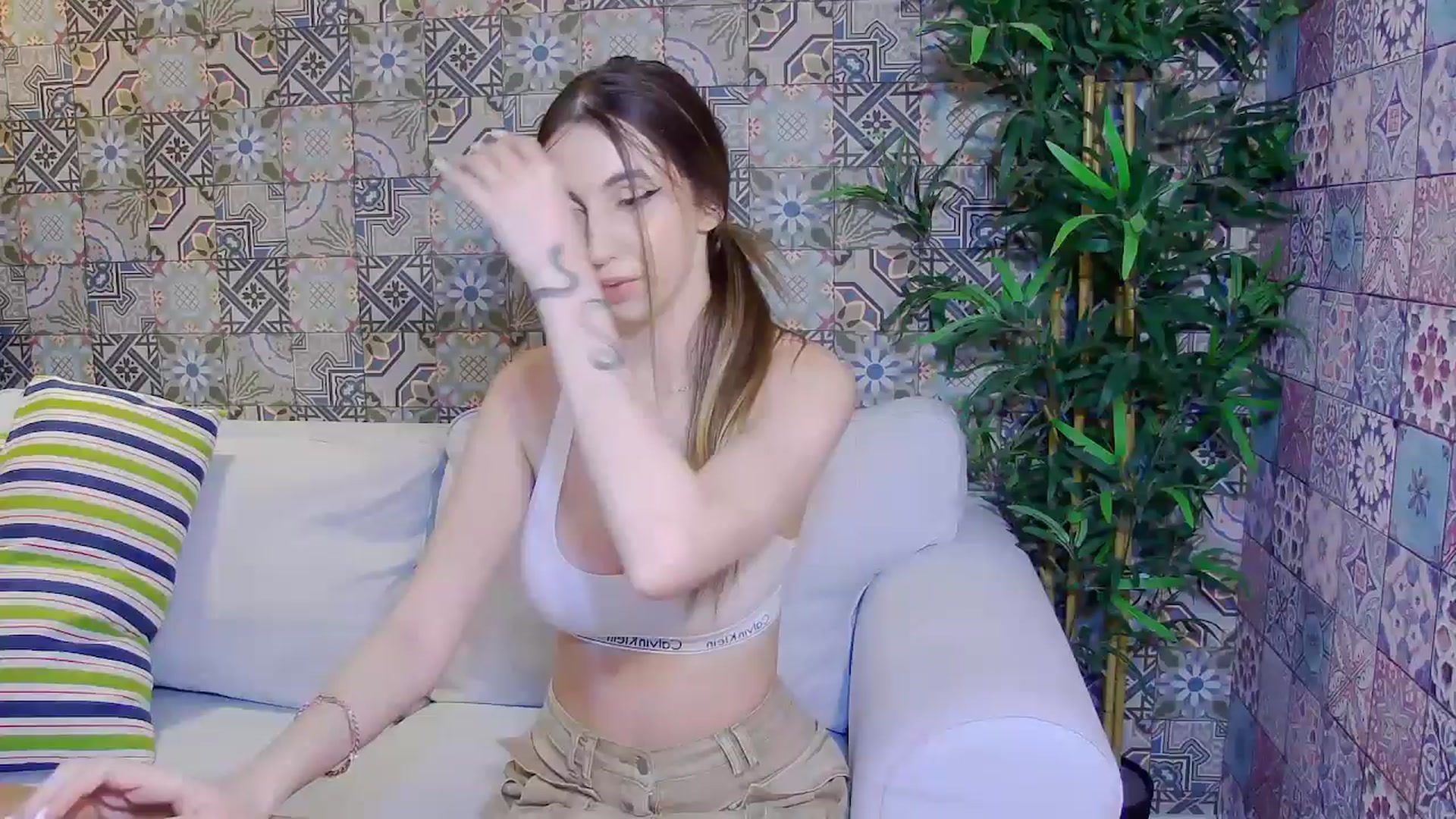 Gallery image thumbnail from Artemiss's myfreecams stream on, 01/18/2025, 23:00 image 1 of 20