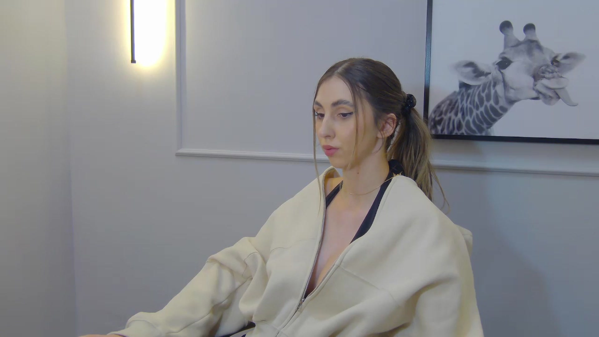 Gallery image thumbnail from Artemiss's myfreecams stream on, 01/19/2025, 21:41 image 9 of 20