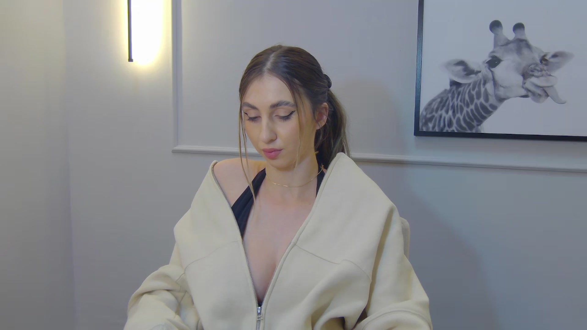 Gallery image thumbnail from Artemiss's myfreecams stream on, 01/19/2025, 21:41 image 7 of 20