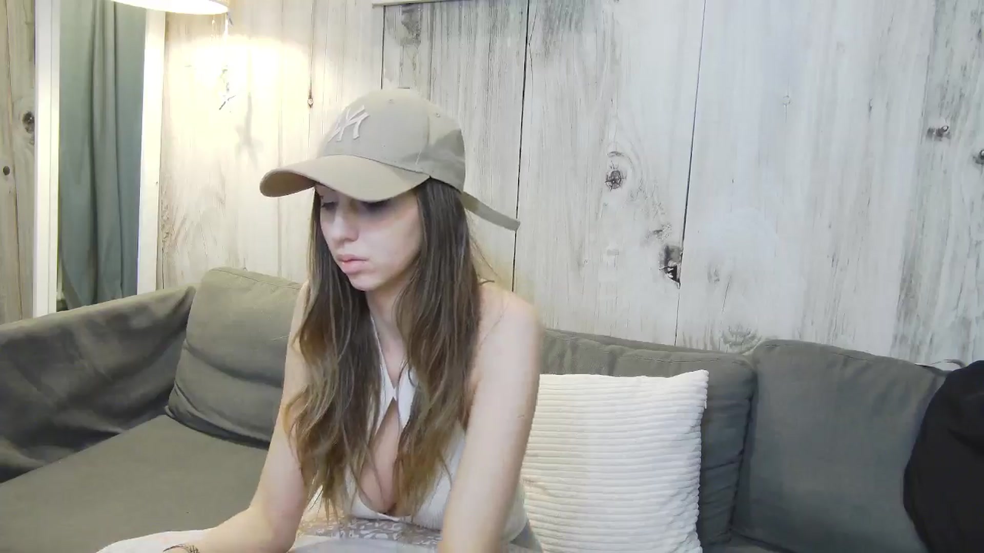 Gallery image thumbnail from Artemiss's myfreecams stream on, 02/16/2025, 19:59 image 14 of 20