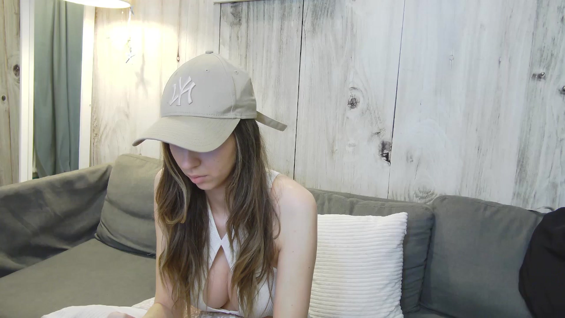 Gallery image thumbnail from Artemiss's myfreecams stream on, 02/16/2025, 19:59 image 11 of 20