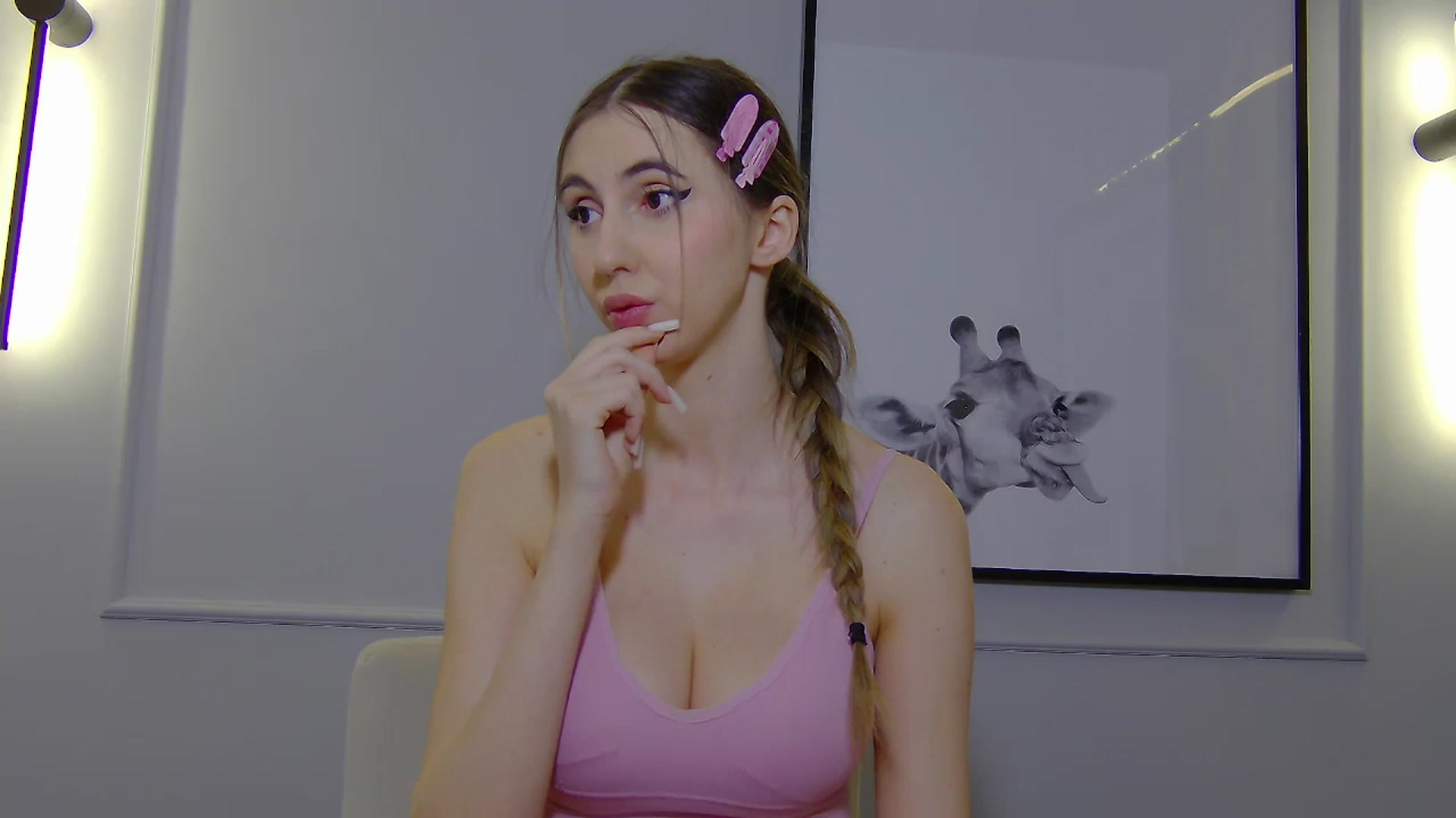Gallery image thumbnail from Artemiss's myfreecams stream on, 02/21/2025, 20:34 image 18 of 20