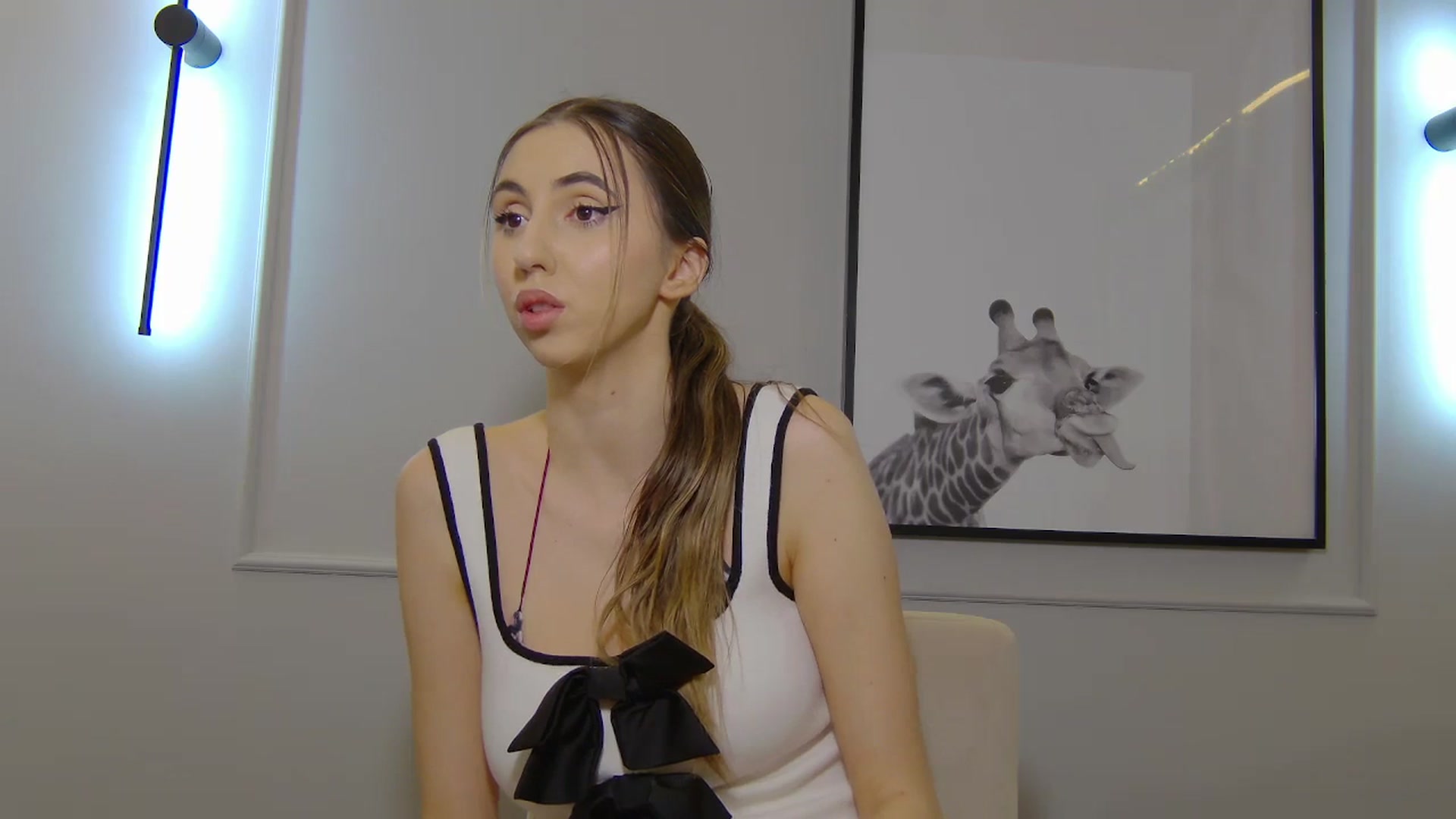Gallery image thumbnail from Artemiss's myfreecams stream on, 02/22/2025, 22:00 image 4 of 20