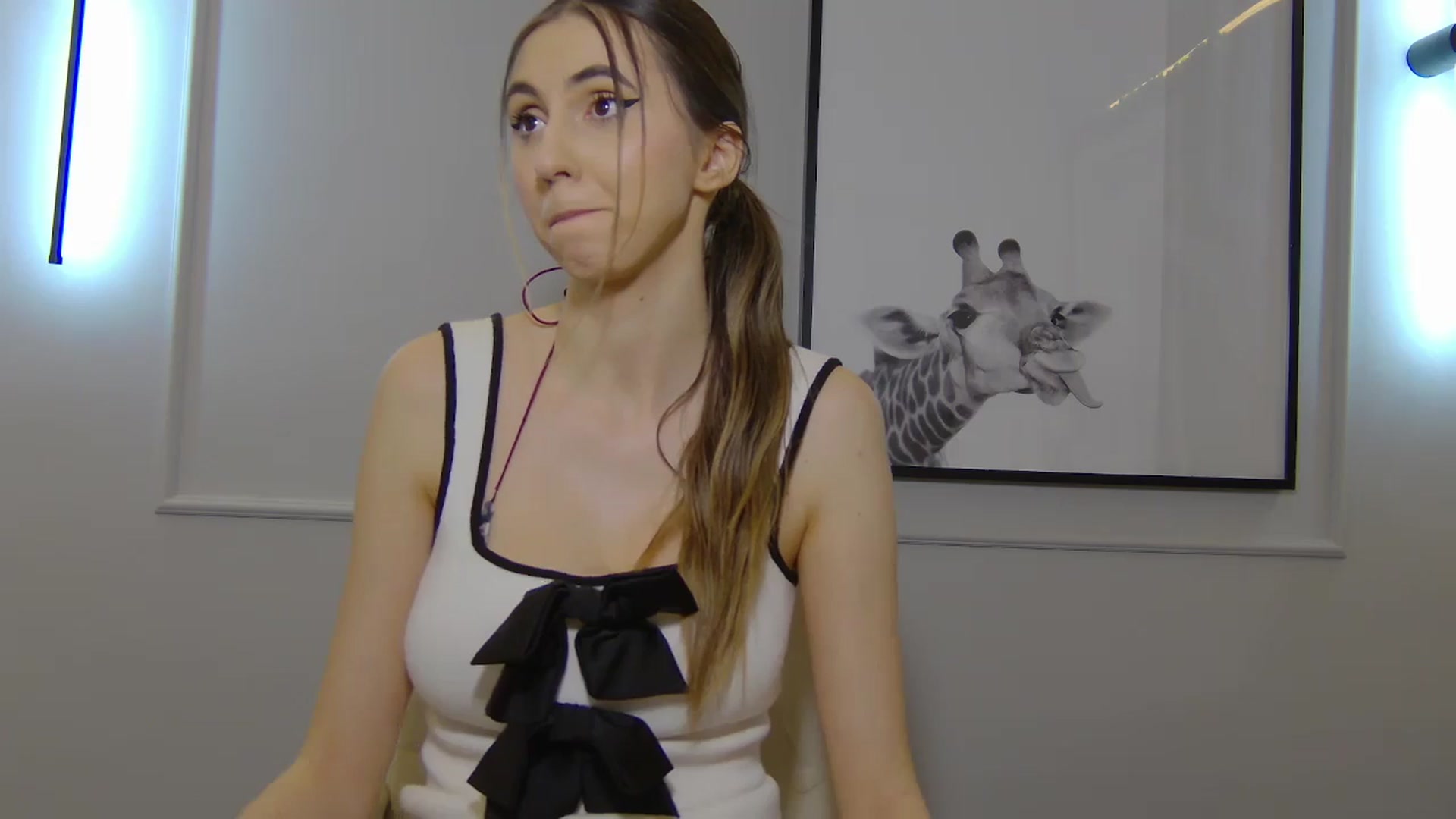 Gallery image thumbnail from Artemiss's myfreecams stream on, 02/22/2025, 23:54 image 19 of 20