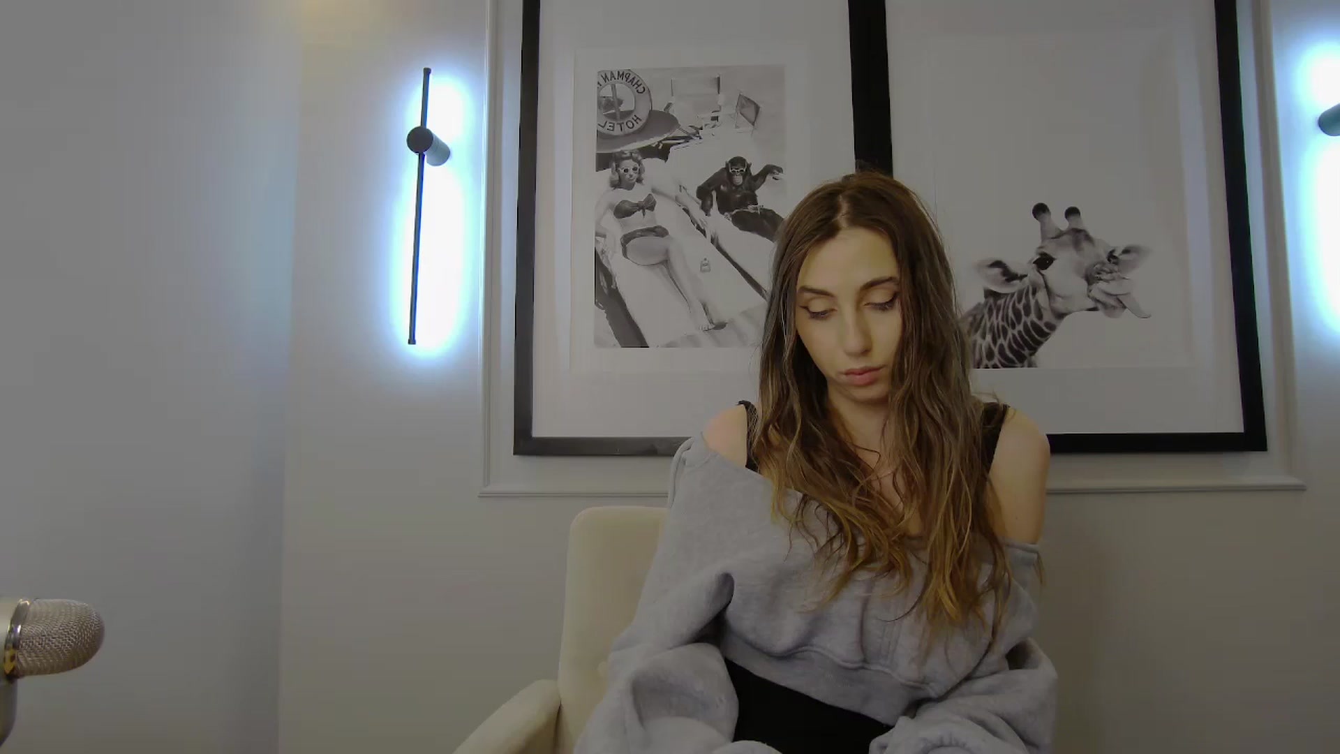Gallery image thumbnail from Artemiss's myfreecams stream on, 03/02/2025, 17:05 image 19 of 20