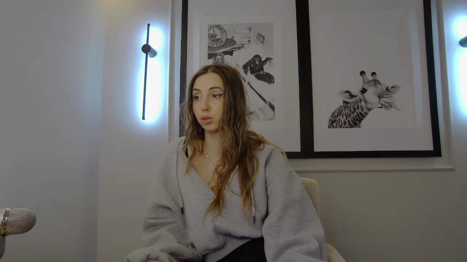 Gallery image thumbnail from Artemiss's myfreecams stream on, 03/02/2025, 17:05 image 8 of 20