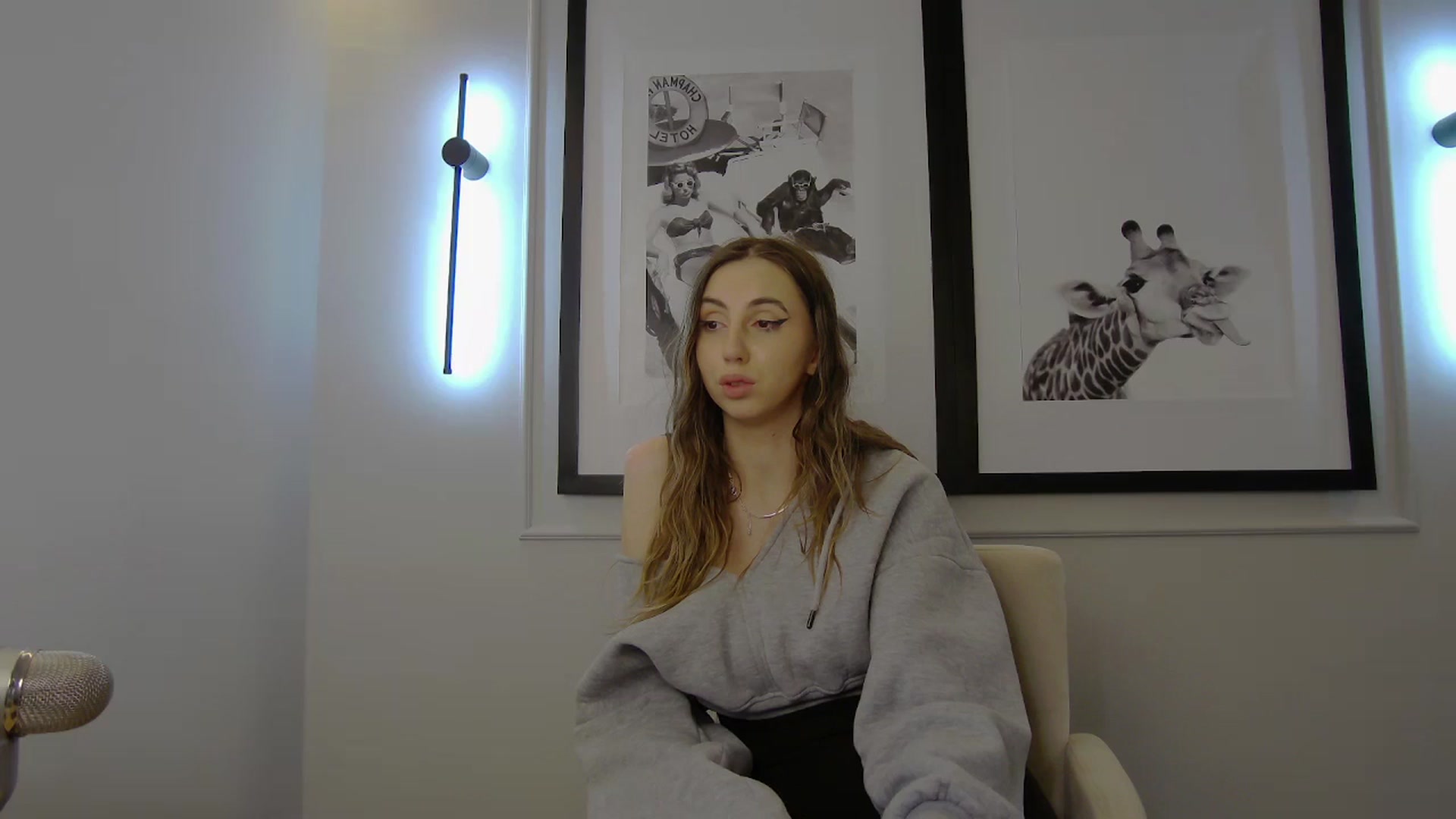 Gallery image thumbnail from Artemiss's myfreecams stream on, 03/02/2025, 17:05 image 13 of 20