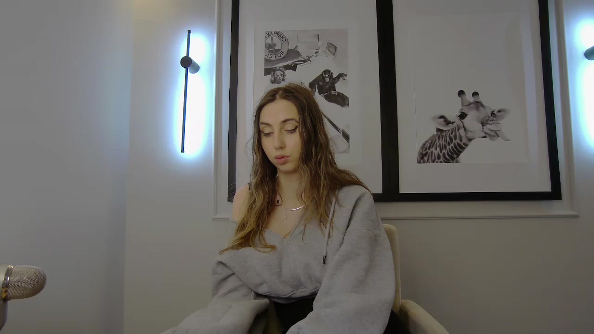 Gallery image thumbnail from Artemiss's myfreecams stream on, 03/02/2025, 17:05 image 15 of 20