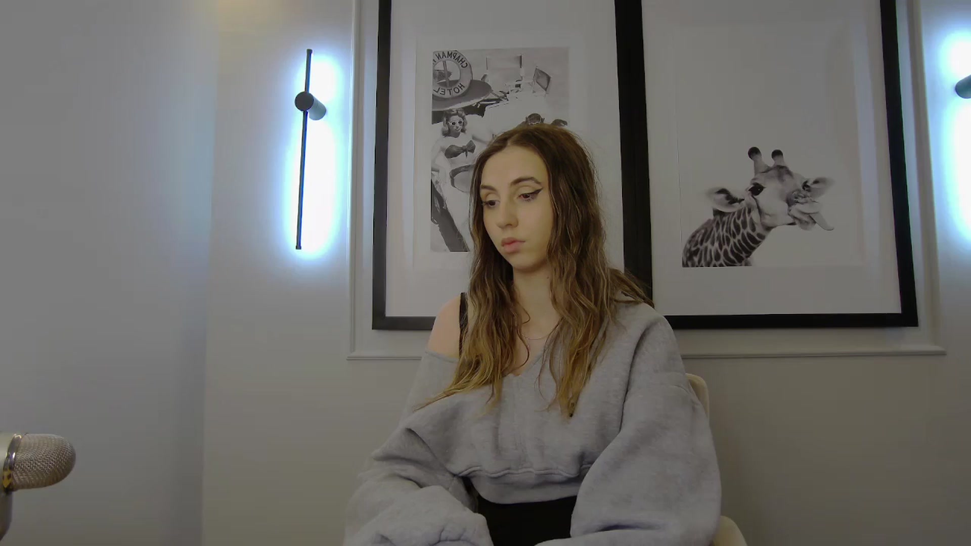Gallery image thumbnail from Artemiss's myfreecams stream on, 03/02/2025, 17:05 image 16 of 20