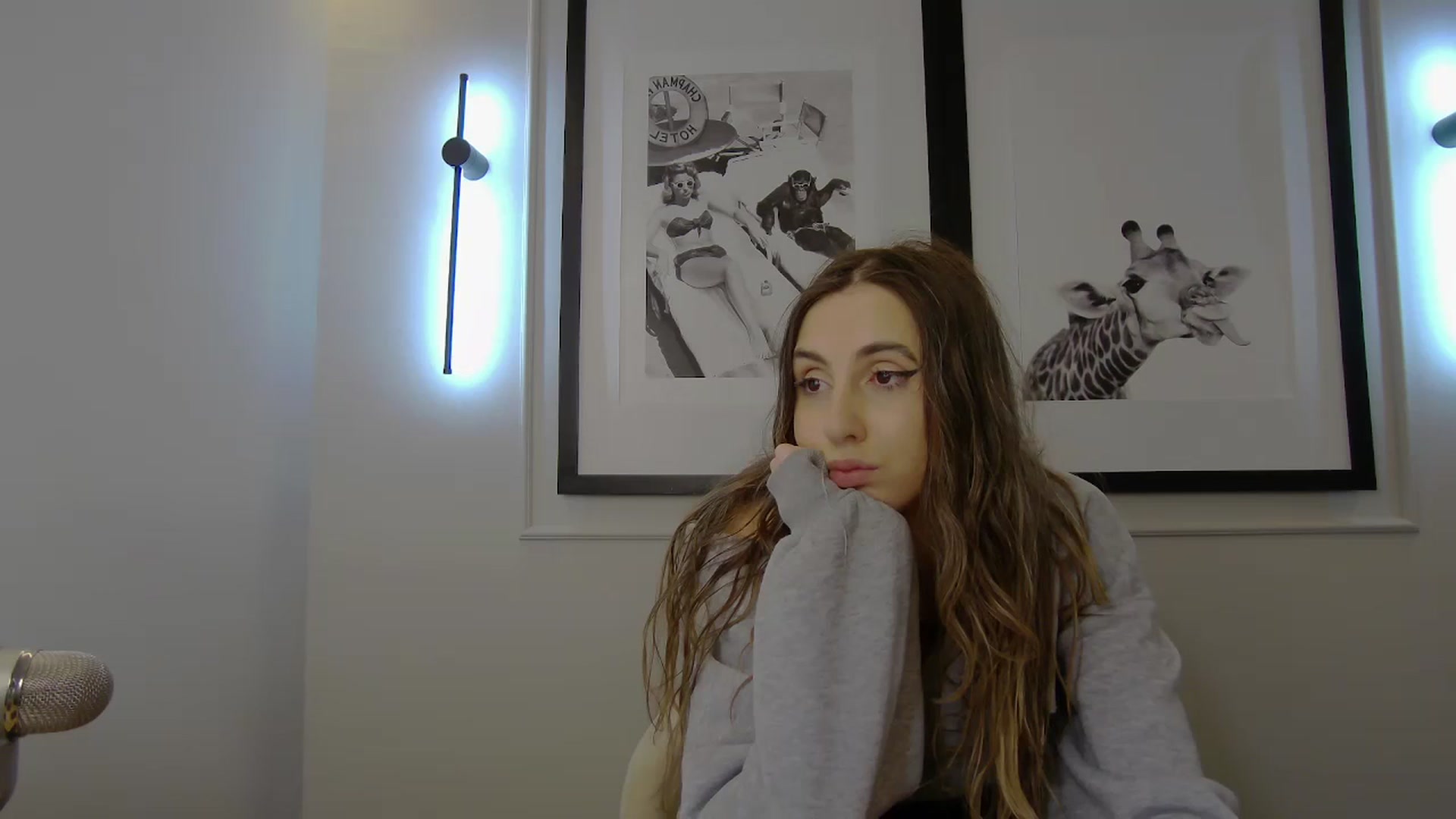 Gallery image thumbnail from Artemiss's myfreecams stream on, 03/02/2025, 17:05 image 9 of 20