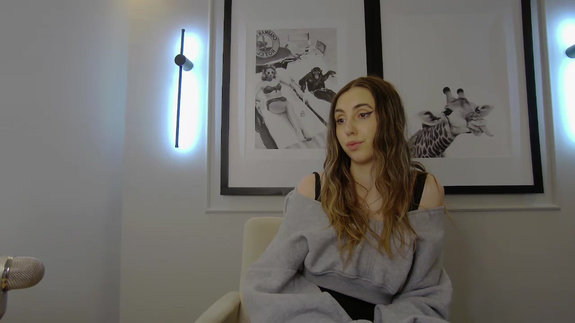 Gallery image thumbnail from Artemiss's myfreecams stream on, 03/02/2025, 17:05 image 18 of 20