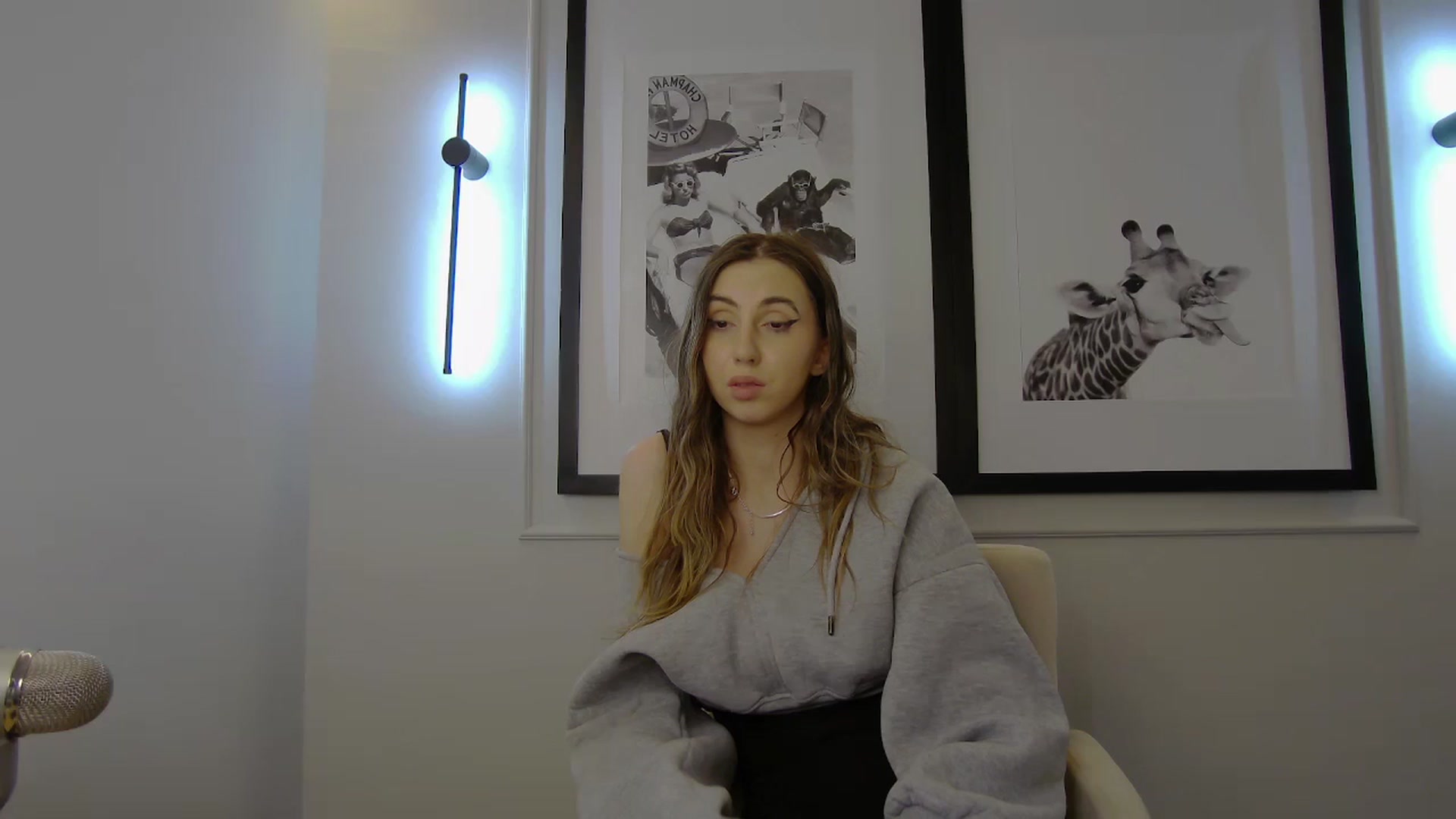 Gallery image thumbnail from Artemiss's myfreecams stream on, 03/02/2025, 17:05 image 12 of 20