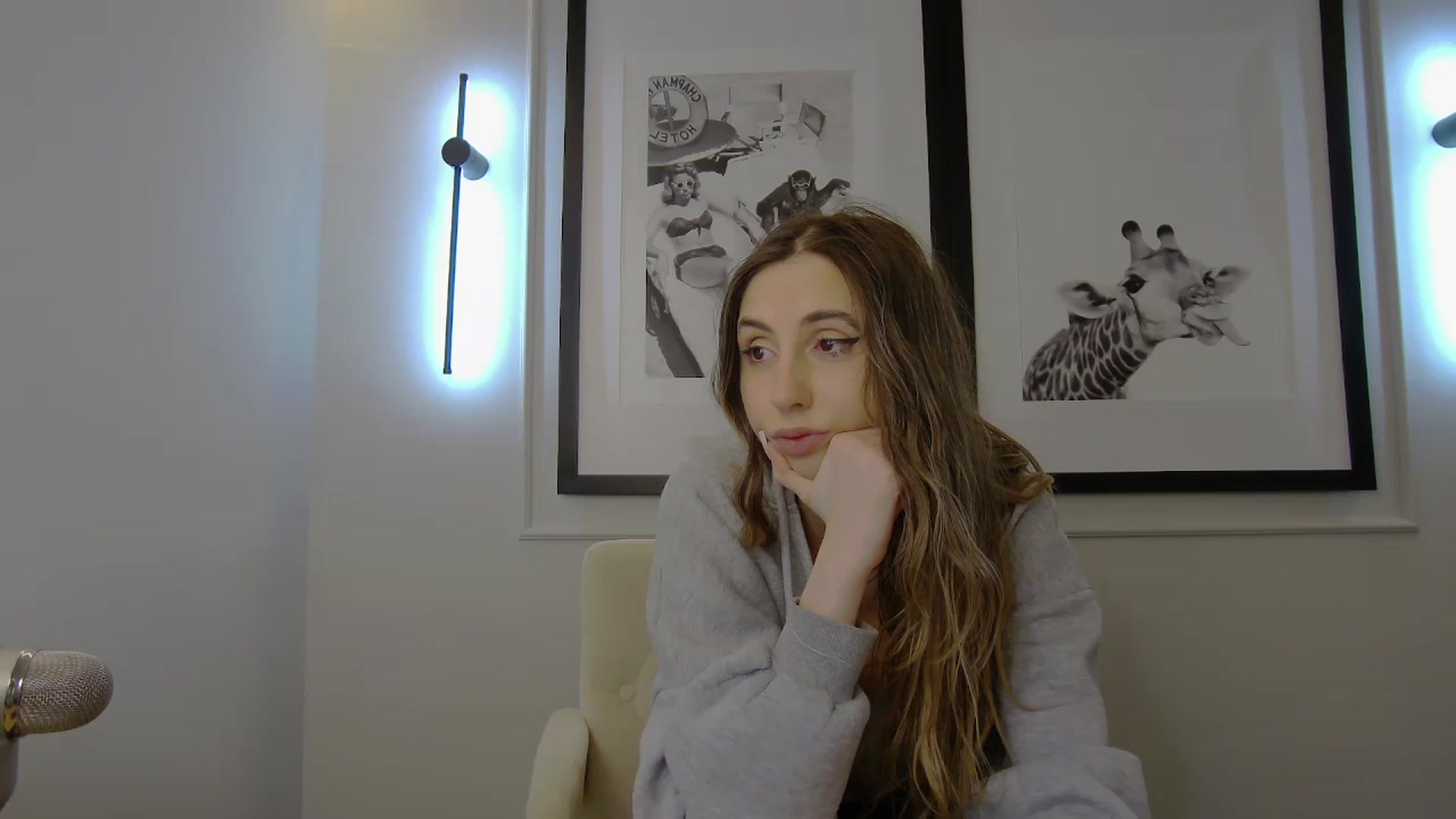 Gallery image thumbnail from Artemiss's myfreecams stream on, 03/02/2025, 17:05 image 2 of 20