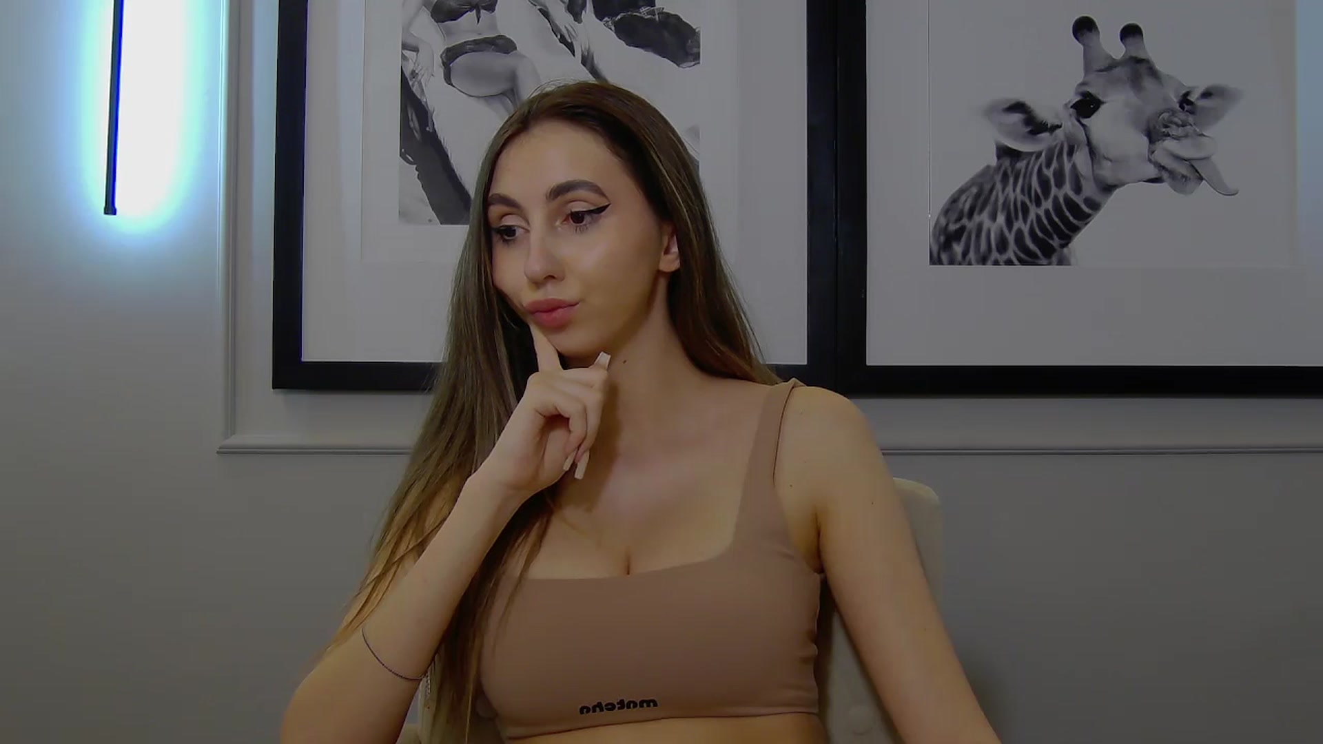 Gallery image thumbnail from Artemiss's myfreecams stream on, 03/05/2025, 24:03 image 20 of 20