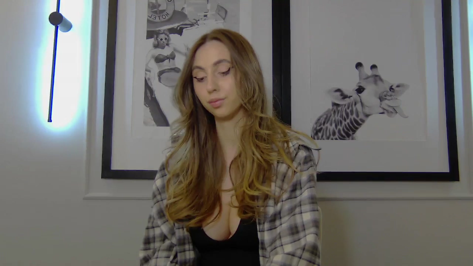 Gallery image thumbnail from Artemiss's myfreecams stream on, 03/05/2025, 23:39 image 13 of 20
