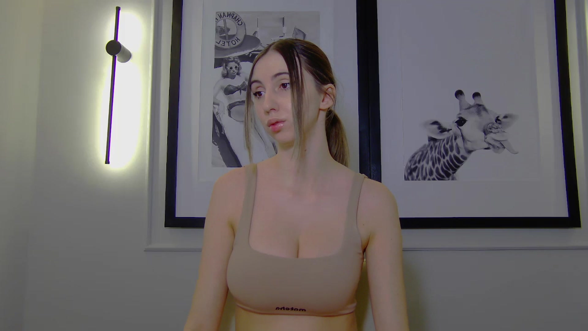 Gallery image thumbnail from Artemiss's myfreecams stream on, 03/07/2025, 18:01 image 16 of 20