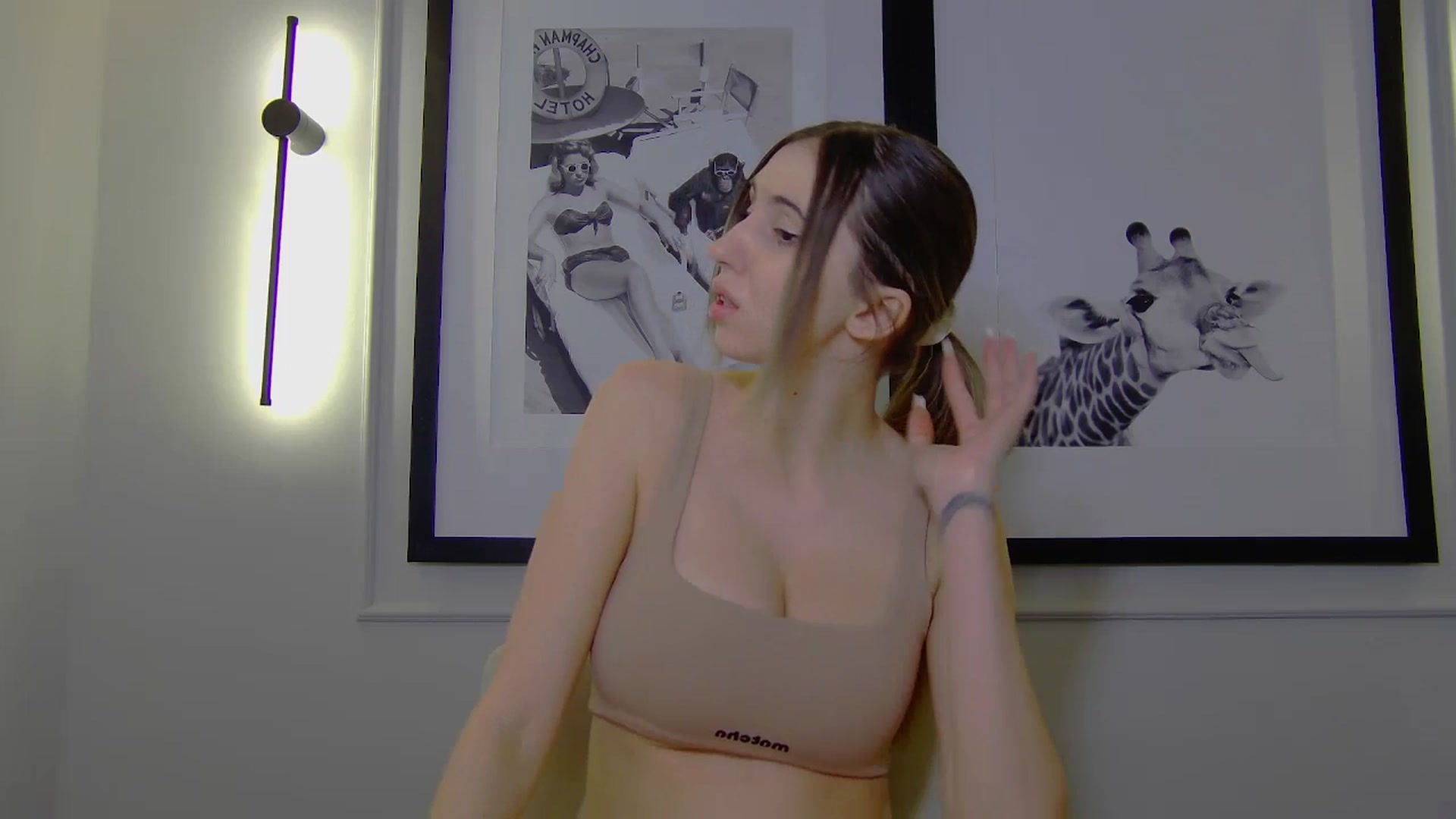 Gallery image thumbnail from Artemiss's myfreecams stream on, 03/07/2025, 18:01 image 17 of 20
