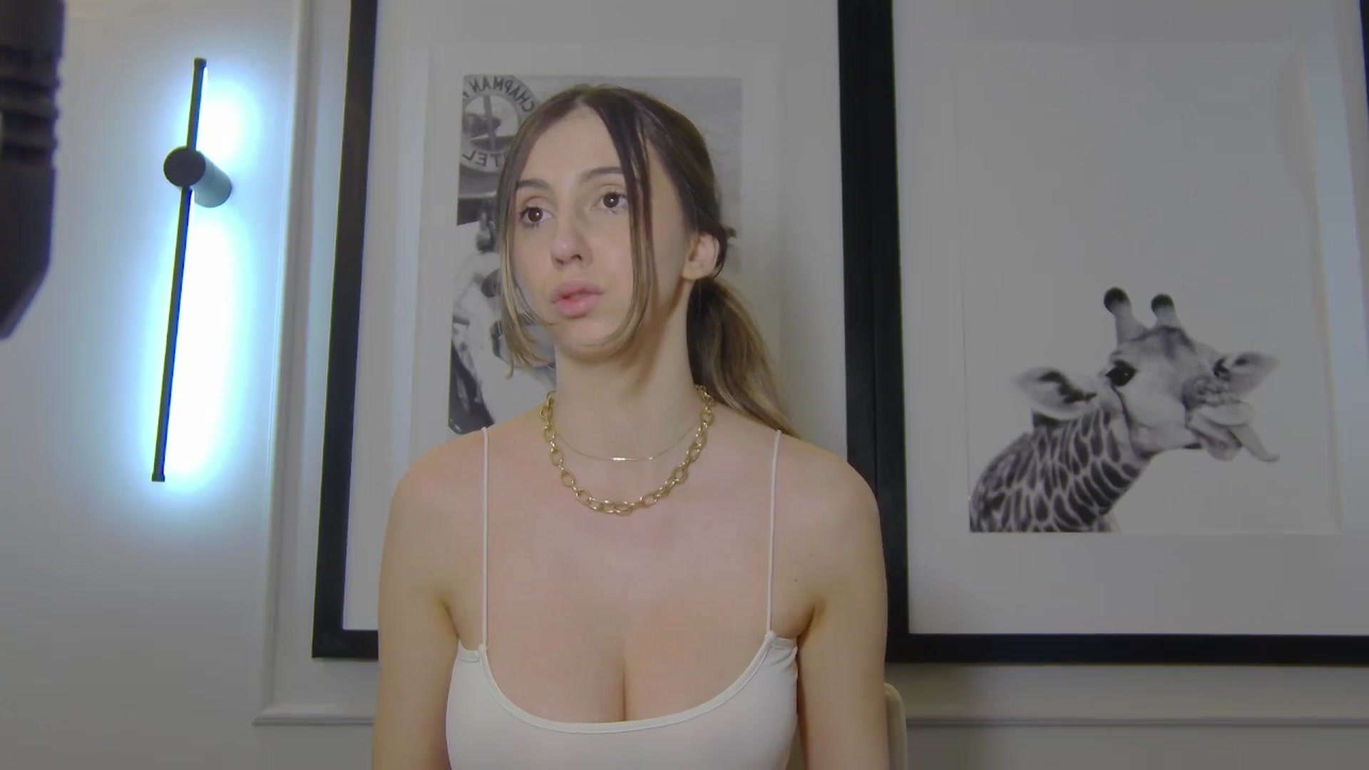Gallery image thumbnail from Artemiss's myfreecams stream on, 03/10/2025, 19:47 image 6 of 20