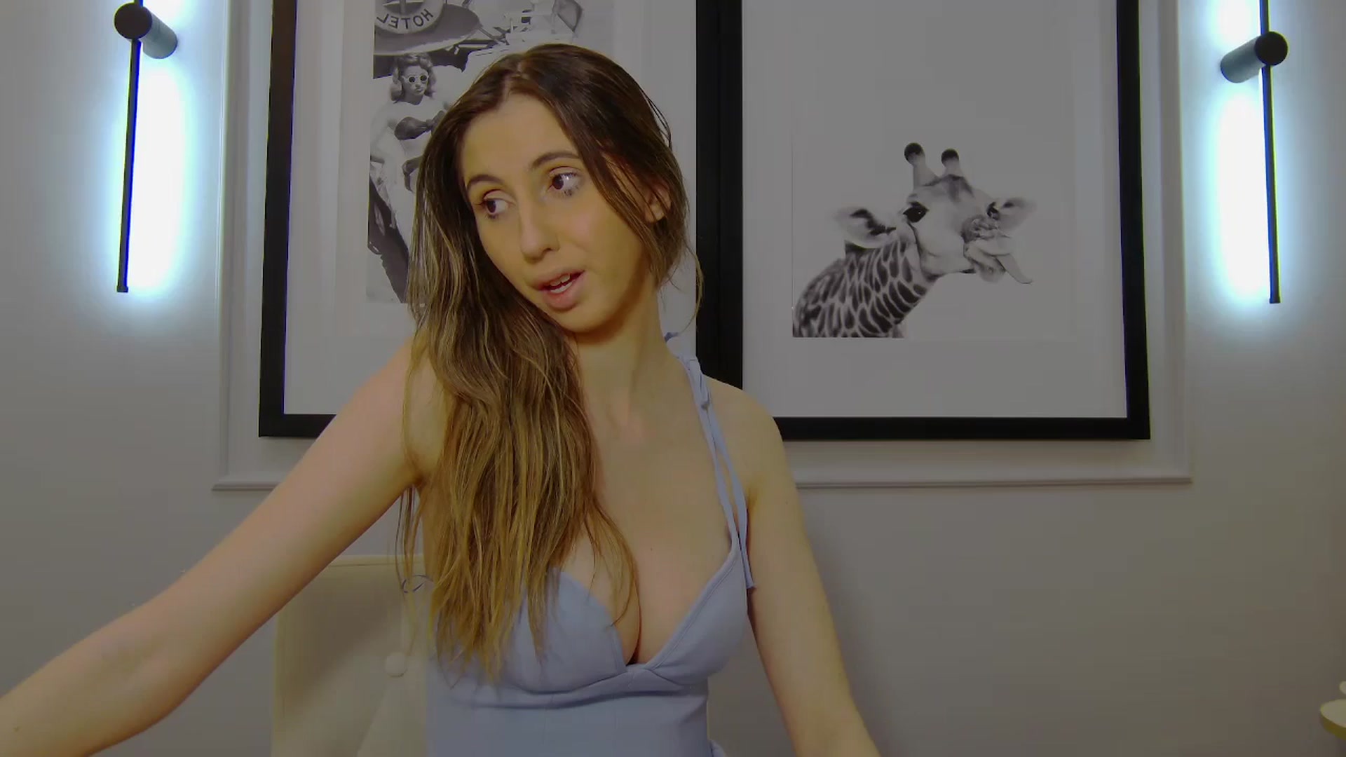 Gallery image thumbnail from Artemiss's myfreecams stream on, 03/12/2025, 24:18 image 1 of 20