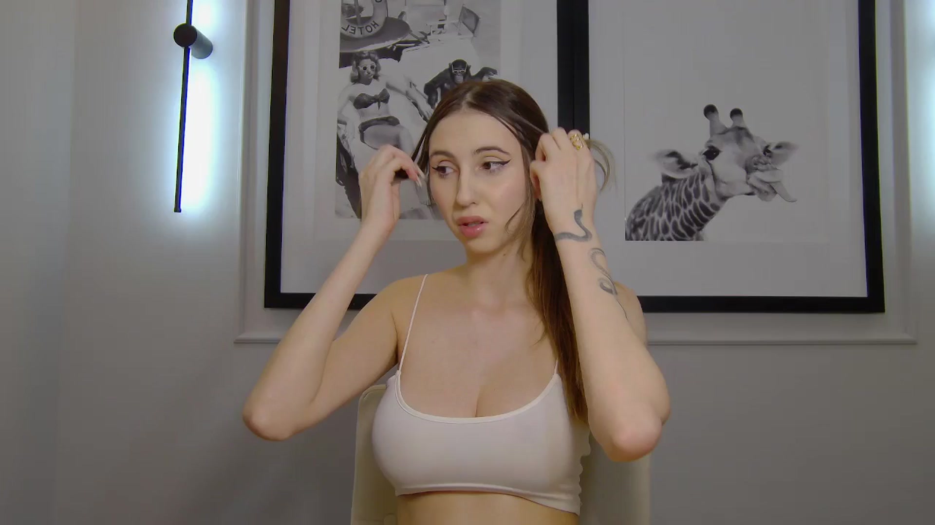 Gallery image thumbnail from Artemiss's myfreecams stream on, 03/12/2025, 19:02 image 1 of 20