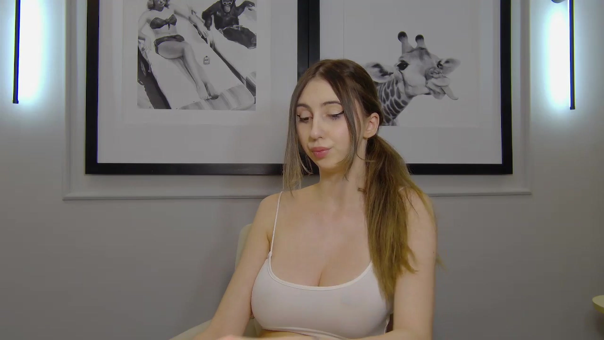 Gallery image thumbnail from Artemiss's myfreecams stream on, 03/12/2025, 19:38 image 4 of 20