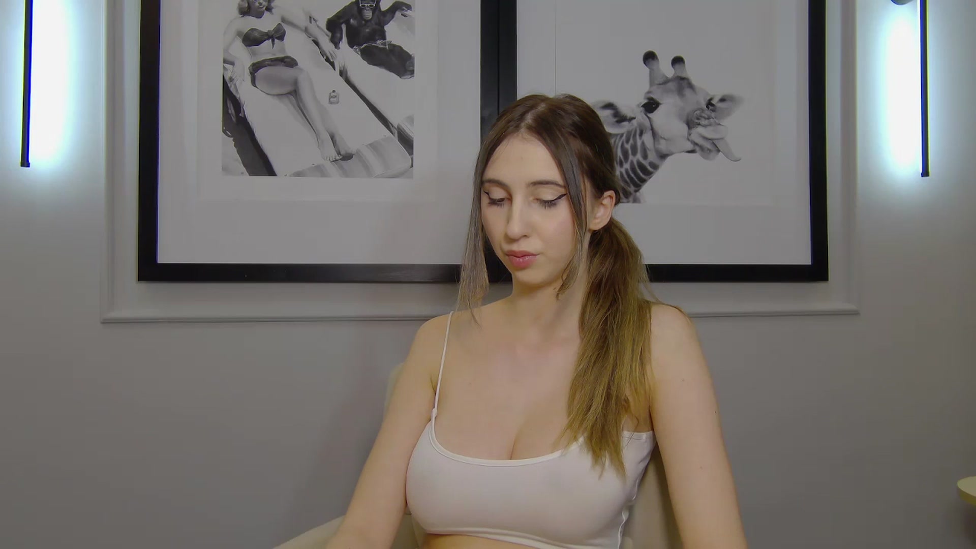 Gallery image thumbnail from Artemiss's myfreecams stream on, 03/12/2025, 19:38 image 7 of 20