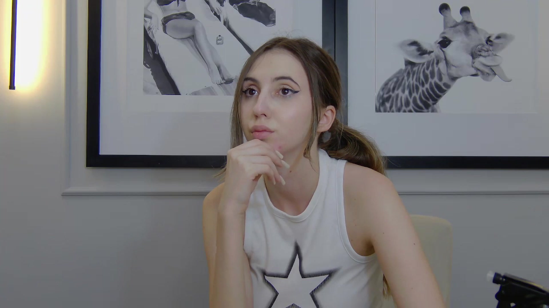 Gallery image thumbnail from Artemiss's myfreecams stream on, 03/13/2025, 24:06 image 10 of 20