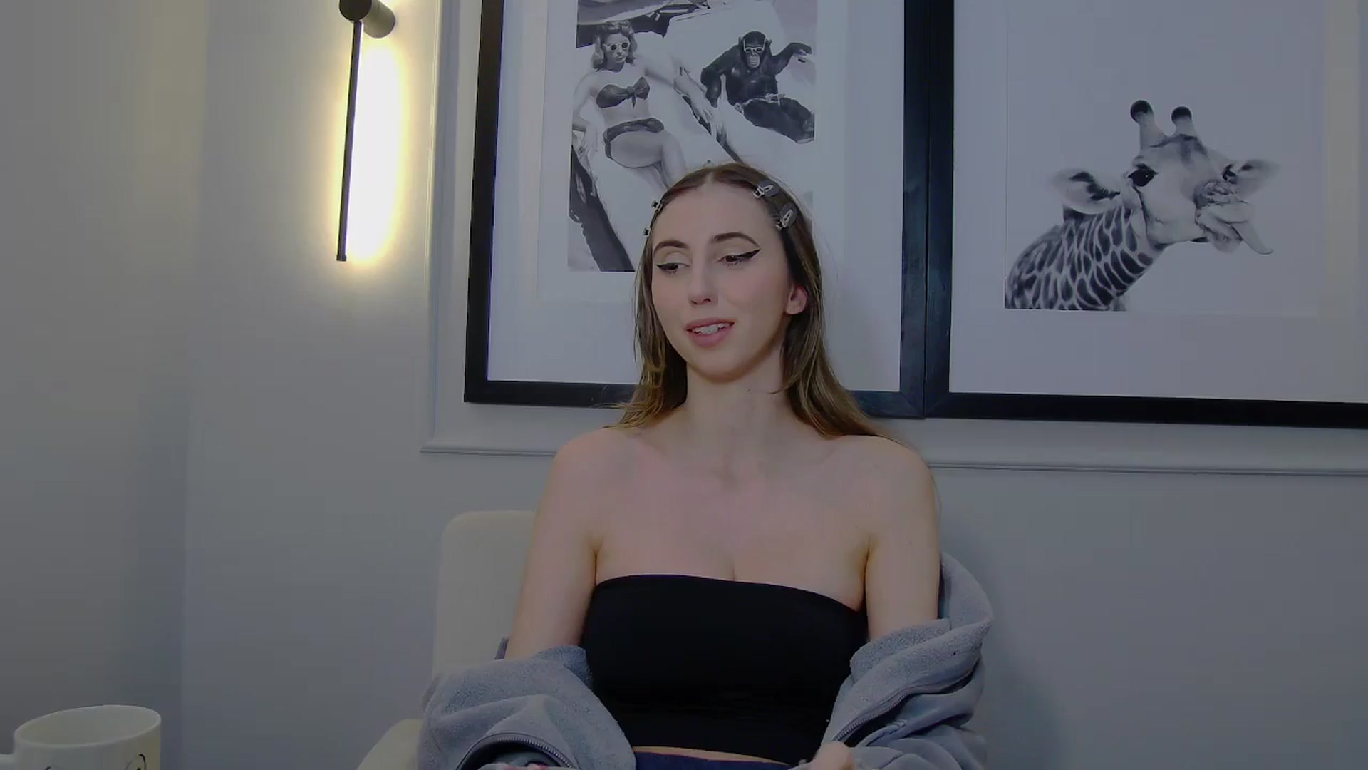 Gallery image thumbnail from Artemiss's myfreecams stream on, 03/18/2025, 21:28 image 7 of 20