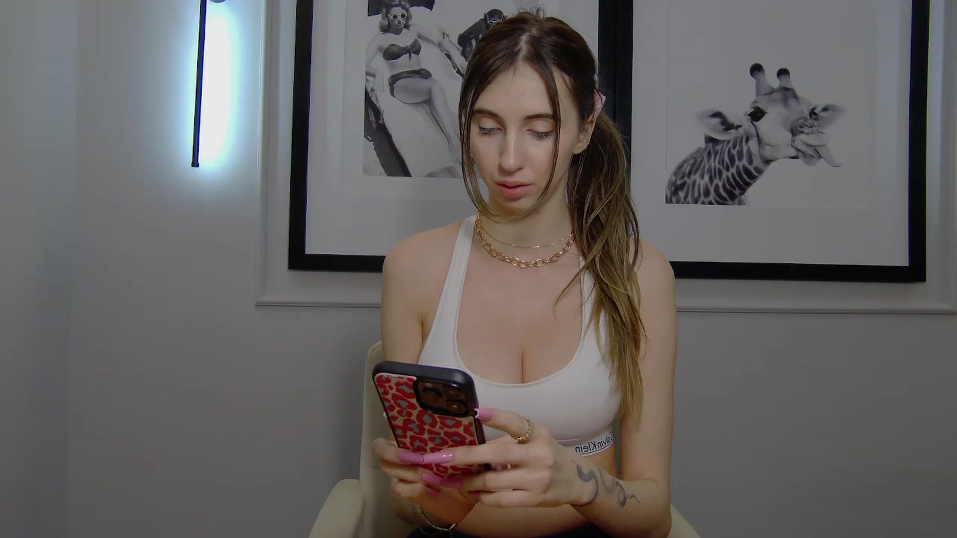 Gallery image thumbnail from Artemiss's myfreecams stream on, 03/19/2025, 21:15 image 10 of 20